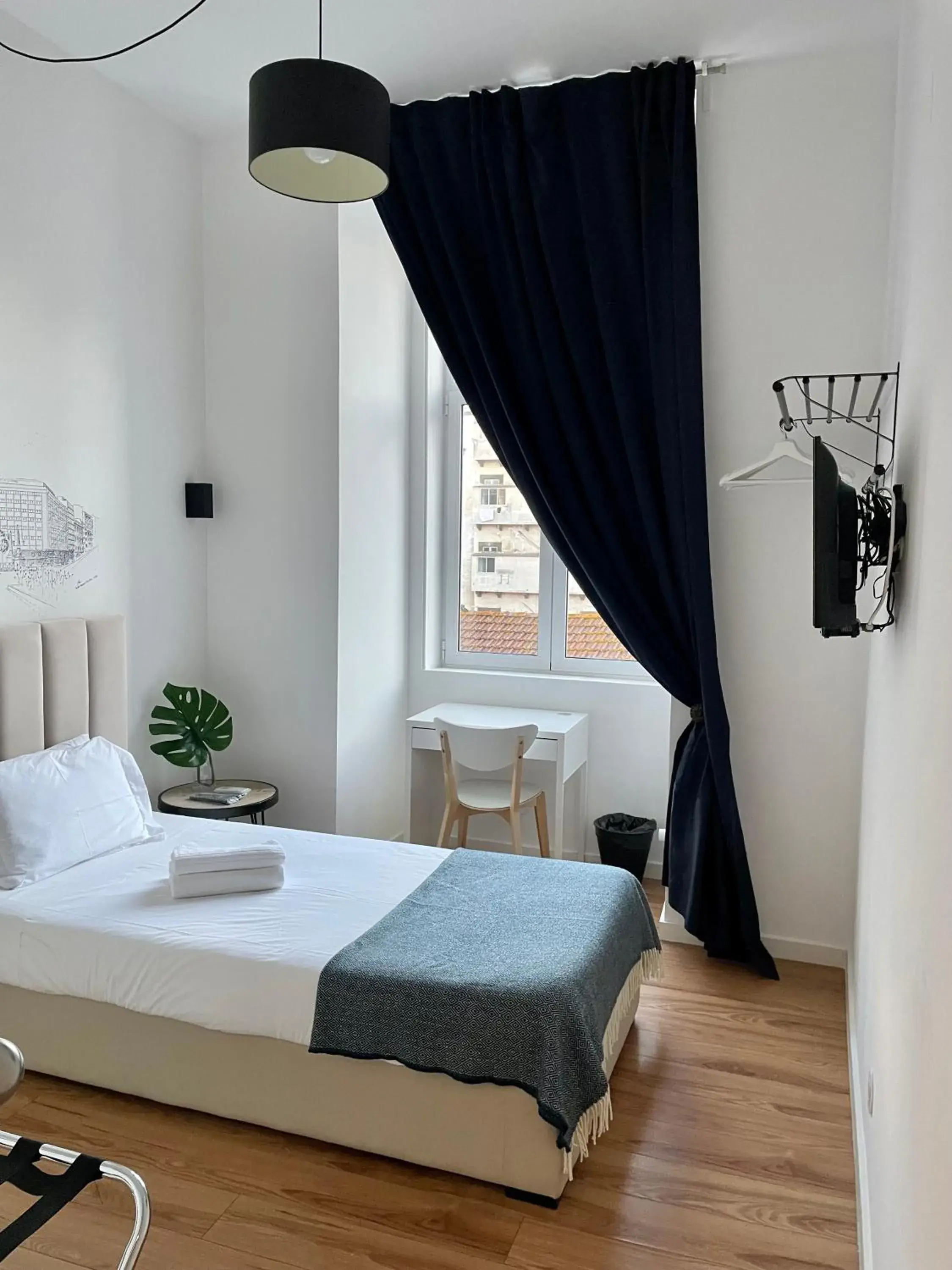Superior Single Room with Private Bathroom in Lisbon Check-In Guesthouse Superior Single Room with Private Bathroom in Lisbon Check-In Guesthouse