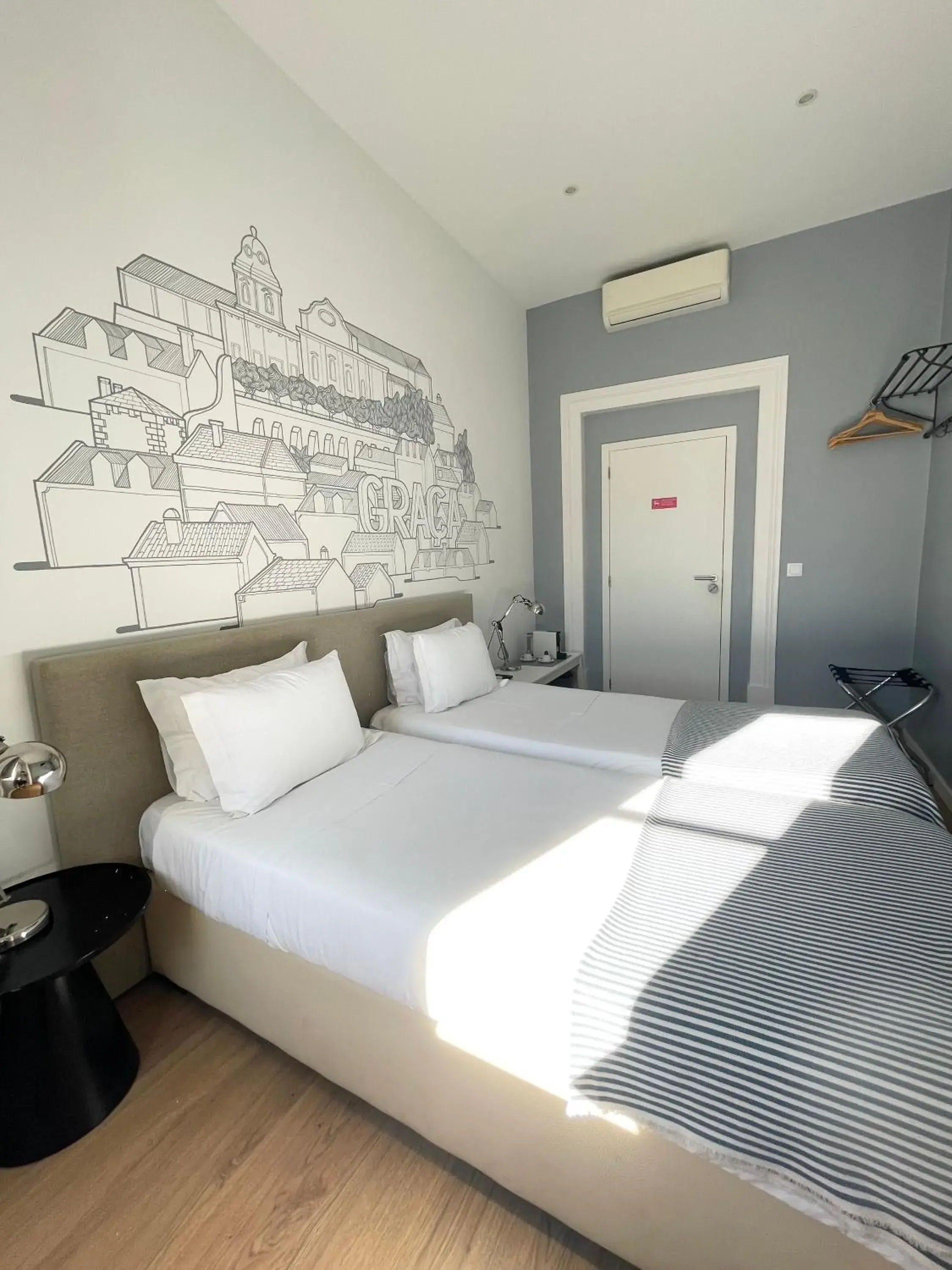 Double or Twin Room with Private External Bathroom in Lisbon Check-In Guesthouse Double or Twin Room with Private External Bathroom in Lisbon Check-In Guesthouse