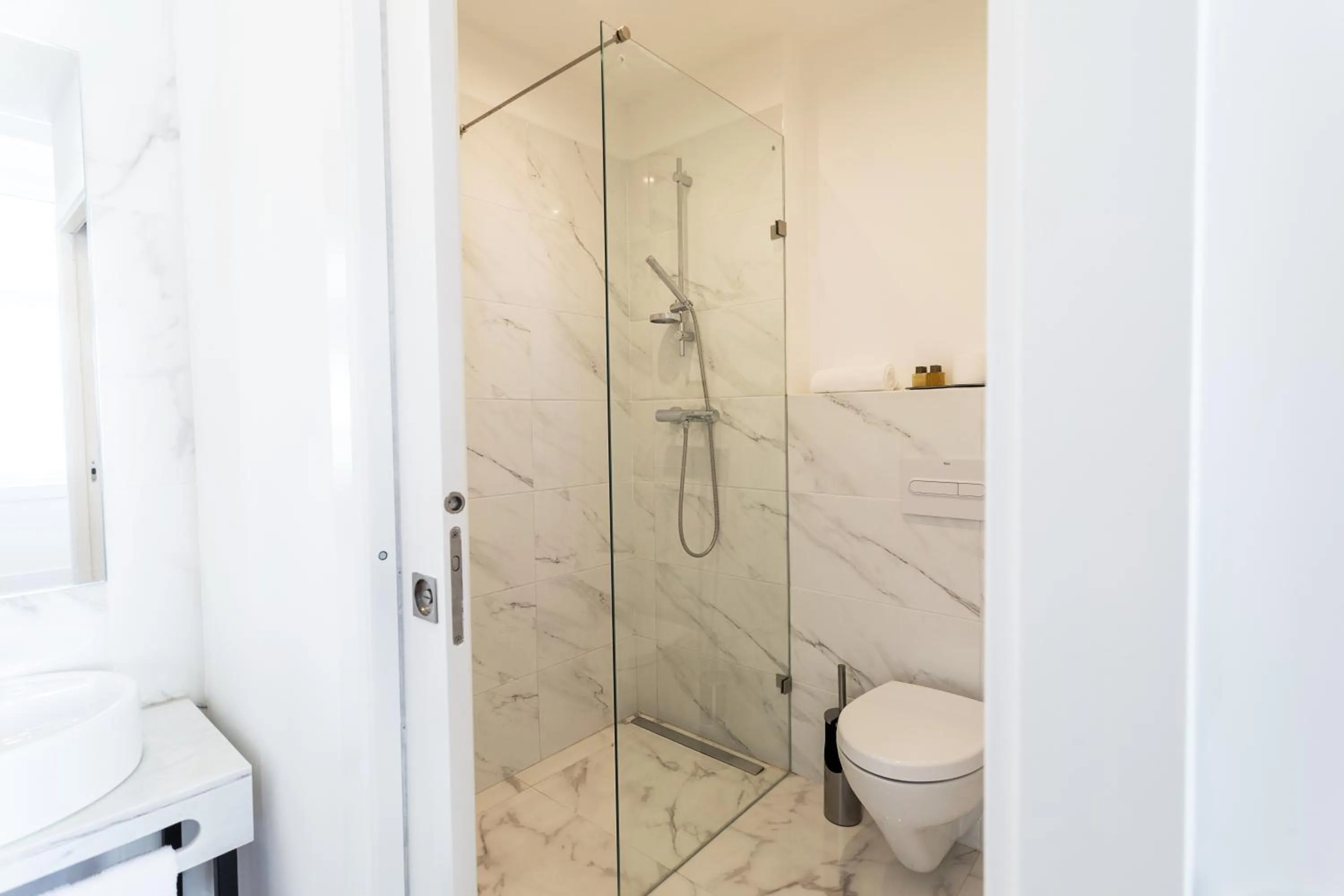 Bathroom in Lisbon Check-In Guesthouse