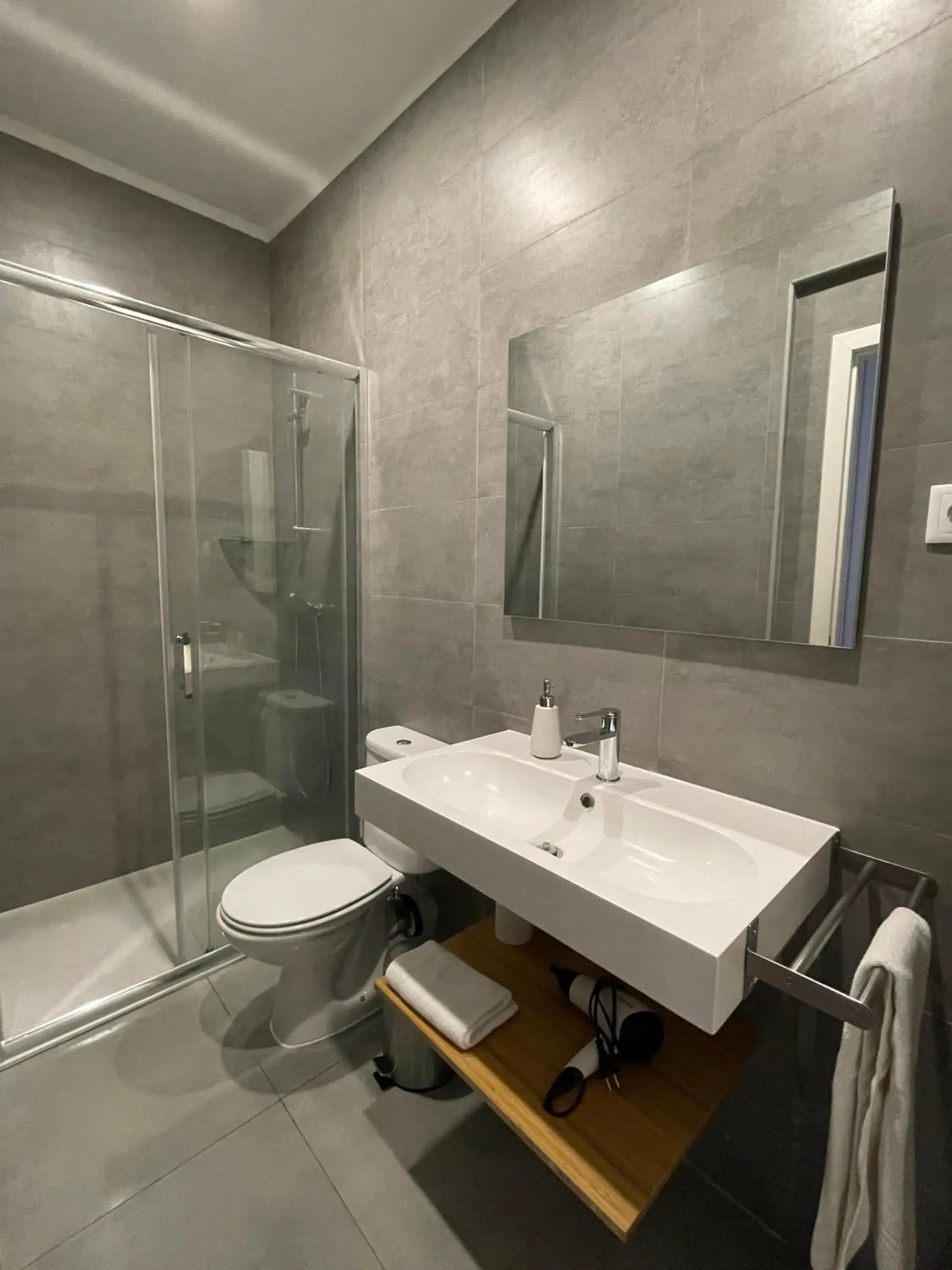 Double or Twin Room with Private External Bathroom in Lisbon Check-In Guesthouse Double or Twin Room with Private External Bathroom in Lisbon Check-In Guesthouse