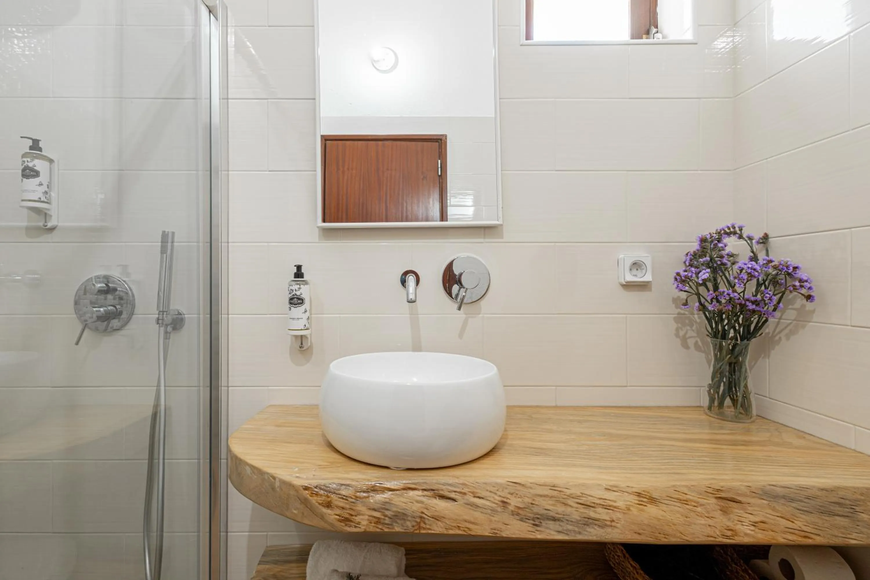 Shower in Monte do Cerro