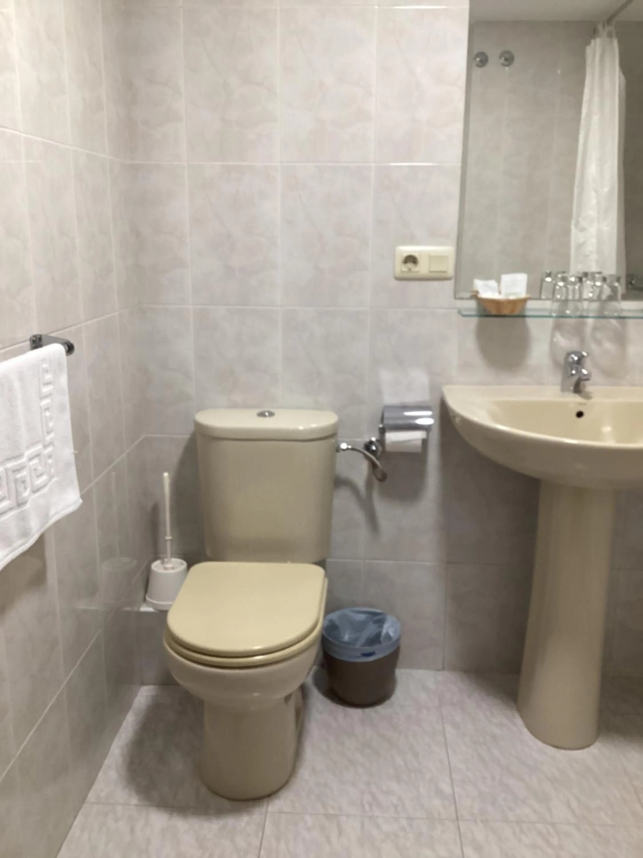 Saudade Hostal Cafetería