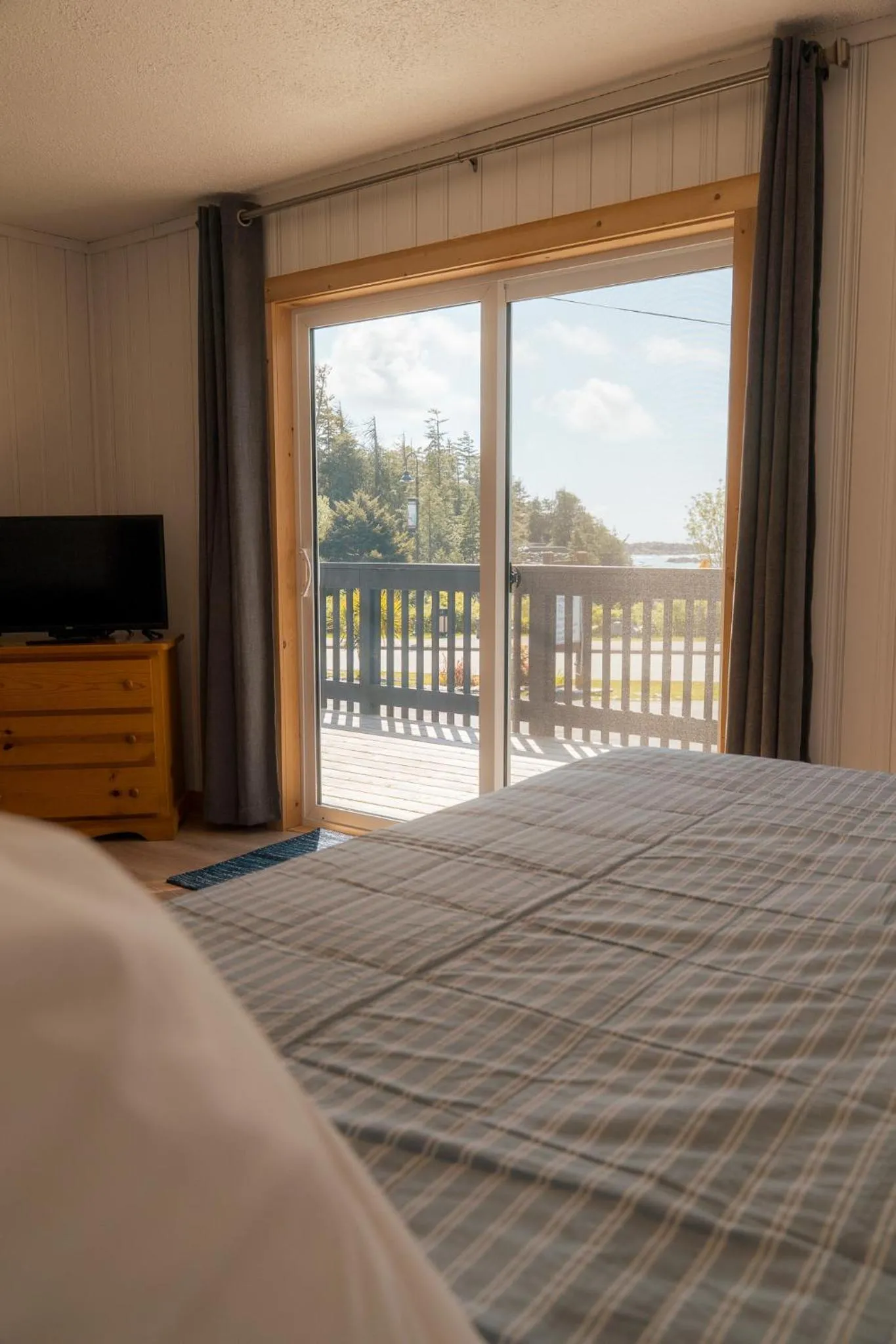 Oceanview One Bedroom Suite with Kitchenette in Little Beach Resort