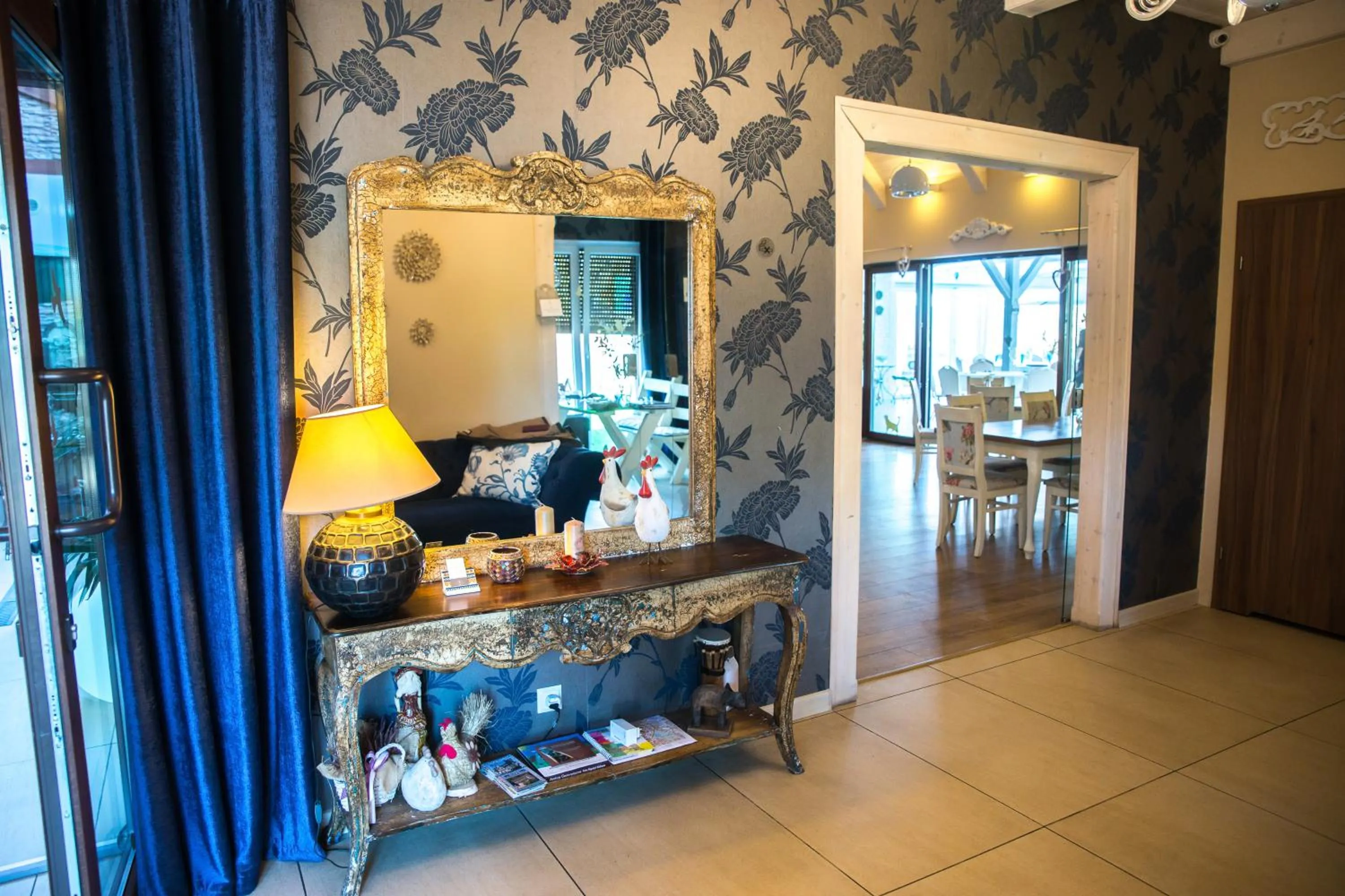 Lobby or reception in Hotel Legnicki & Restauracja