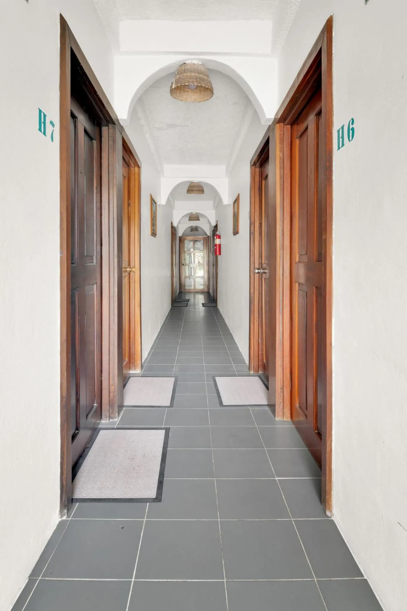 Facade/entrance in Drift Inn Cayo