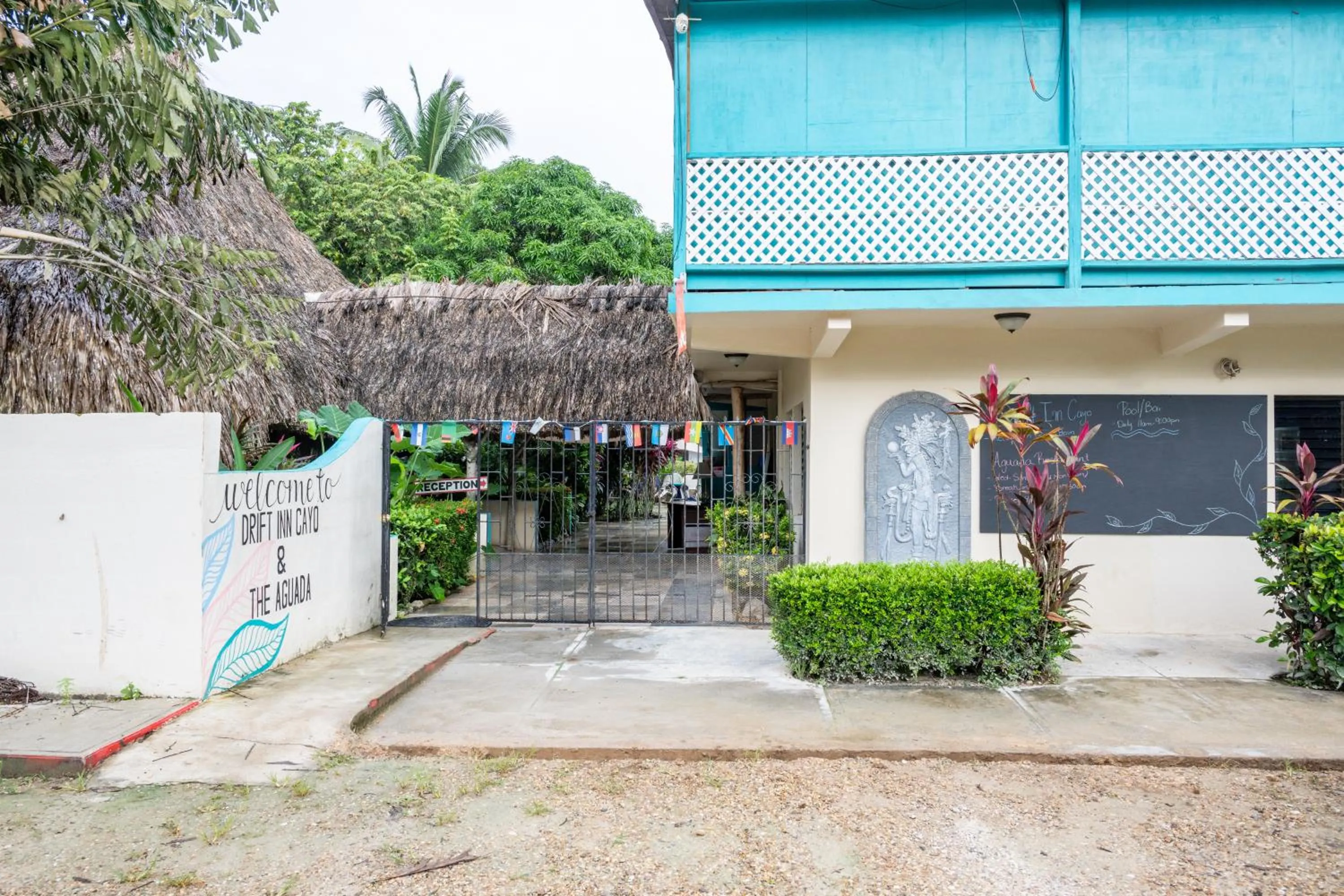 Property building in Drift Inn Cayo
