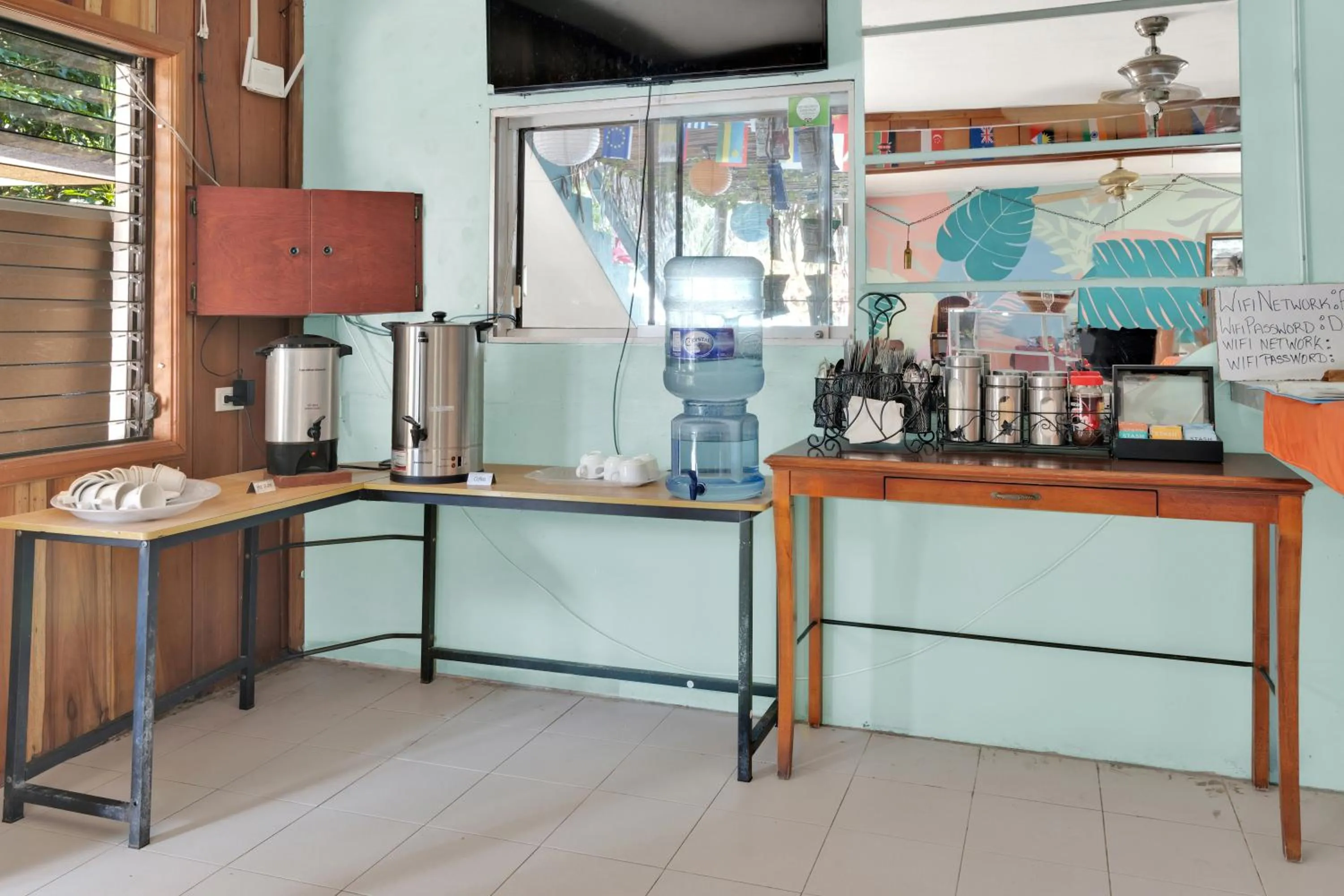 Breakfast in Drift Inn Cayo