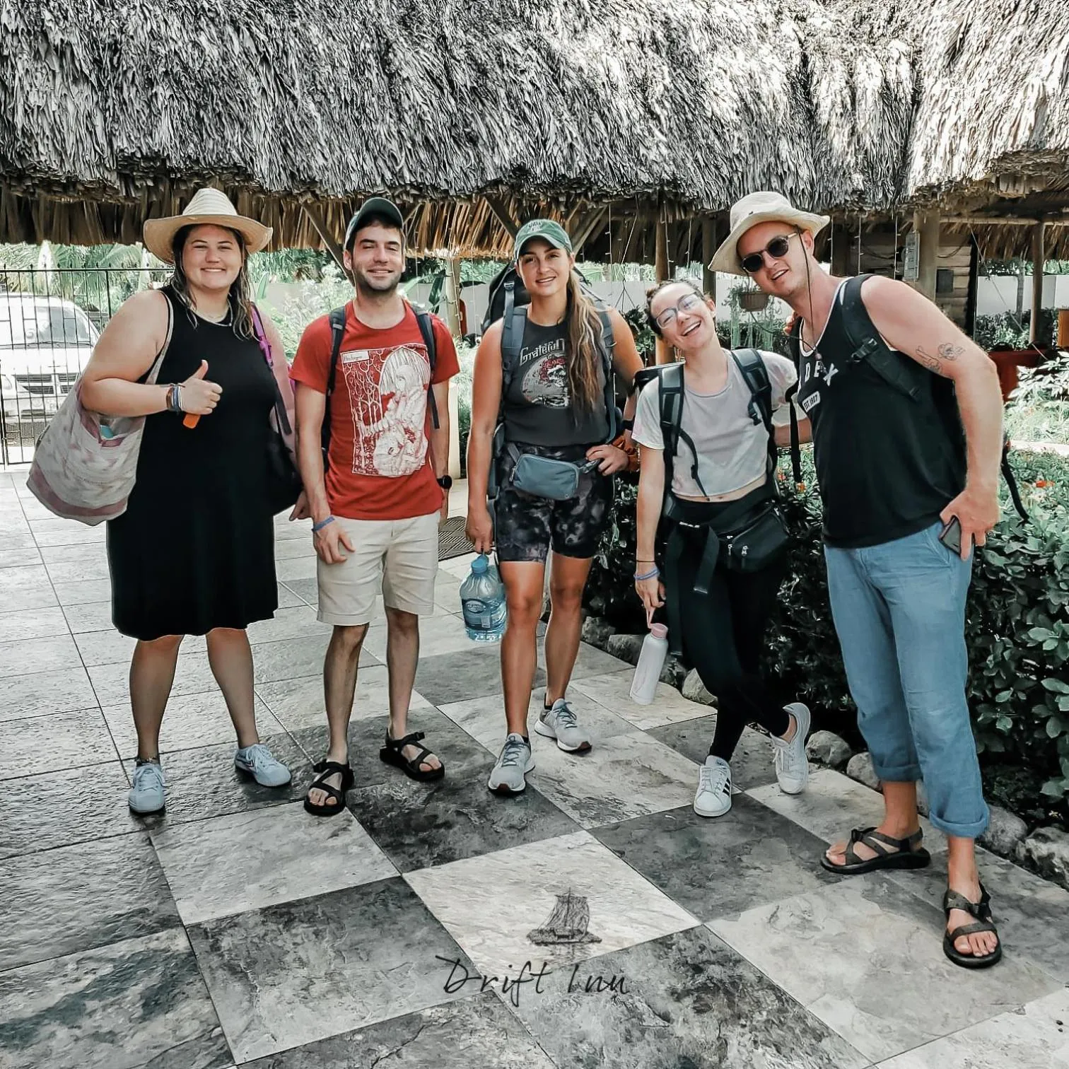 Facade/entrance in Drift Inn Cayo