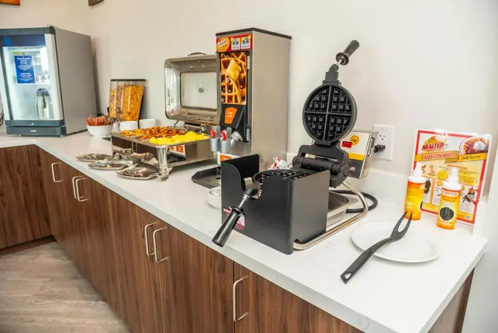 Breakfast in Comfort Inn & Suites Breakfast in Comfort Inn & Suites