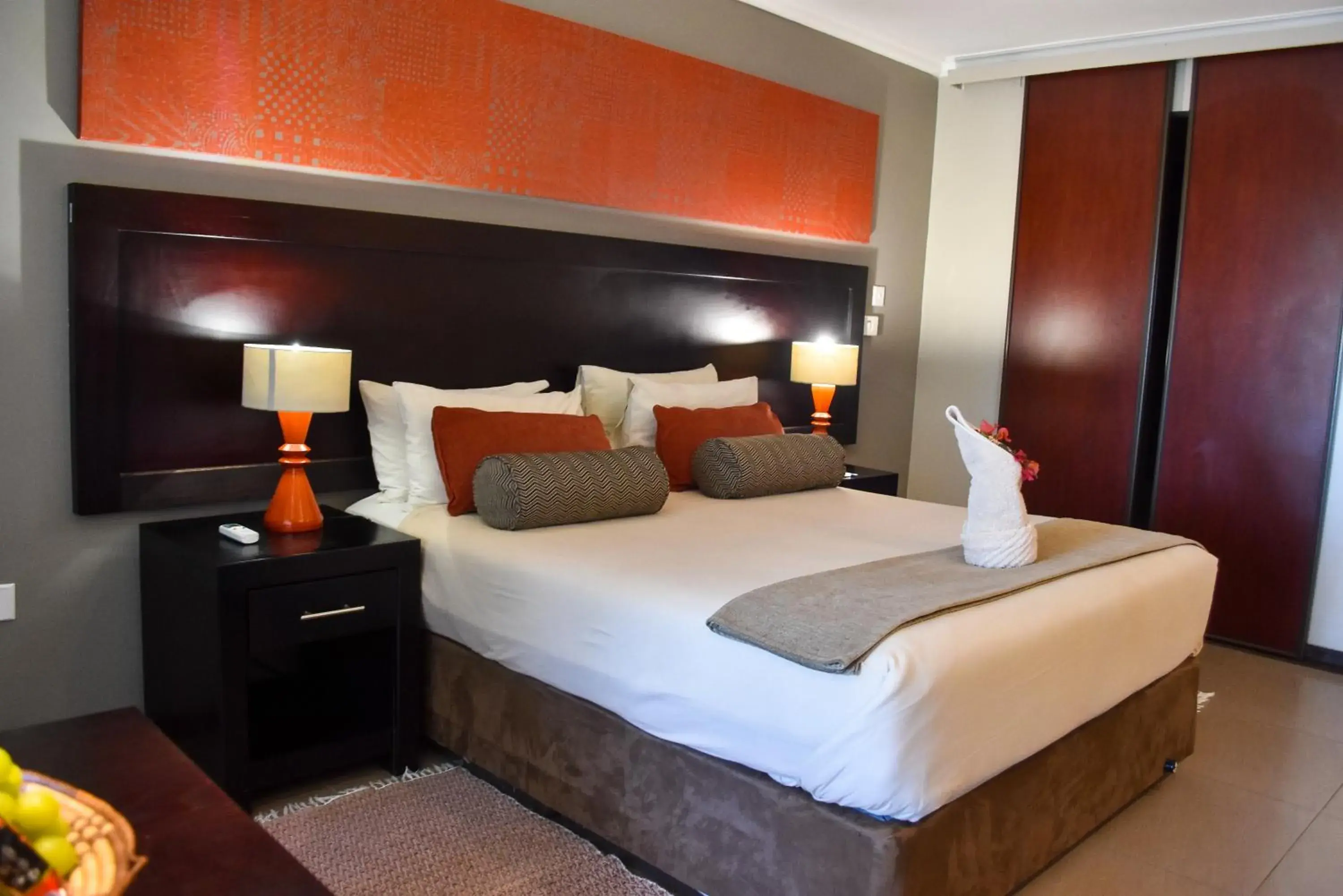 Bedroom, Bed in Cresta Riley's Hotel Bedroom, Bed in Cresta Riley's Hotel