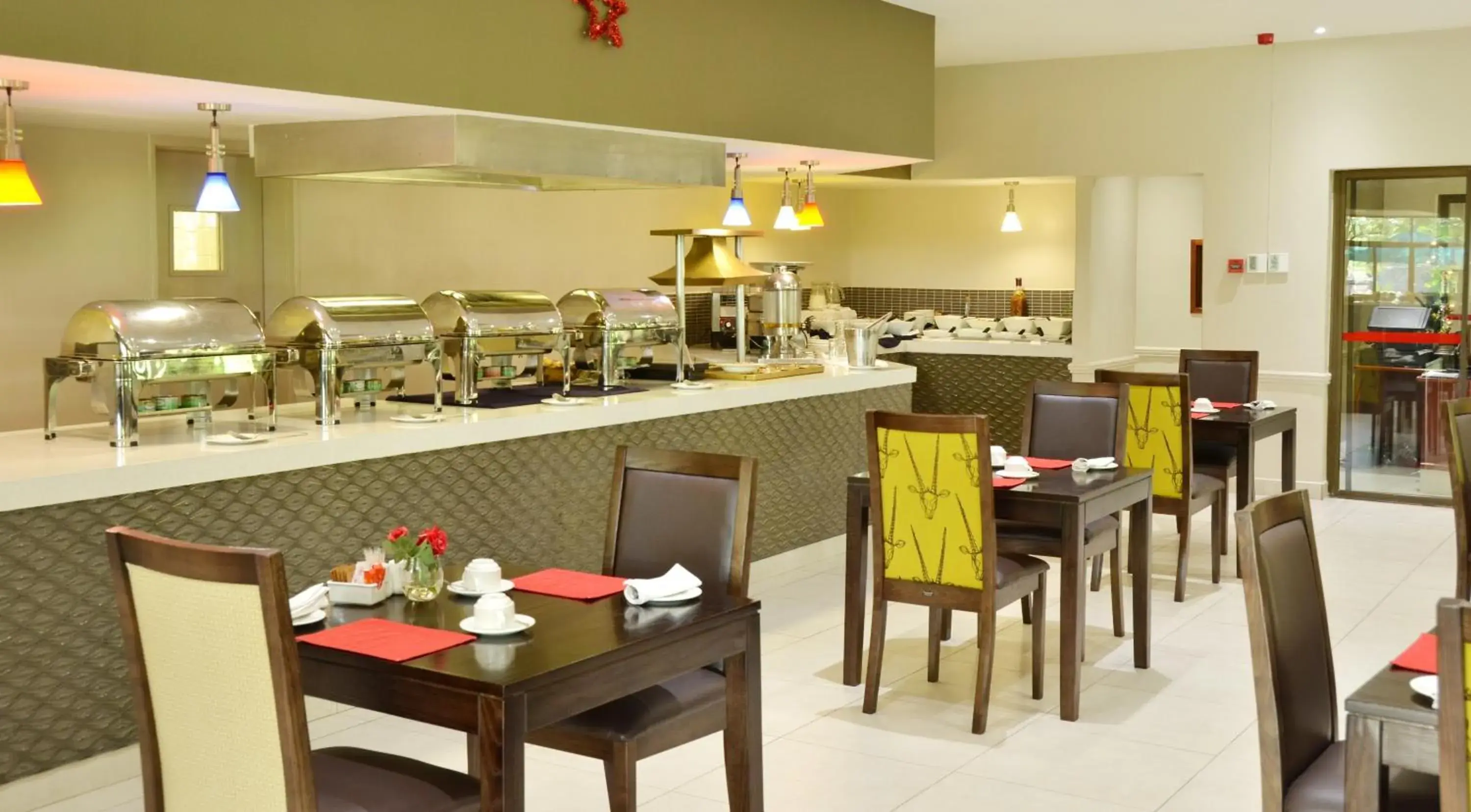 Restaurant/places to eat in Cresta Riley's Hotel Restaurant/places to eat in Cresta Riley's Hotel
