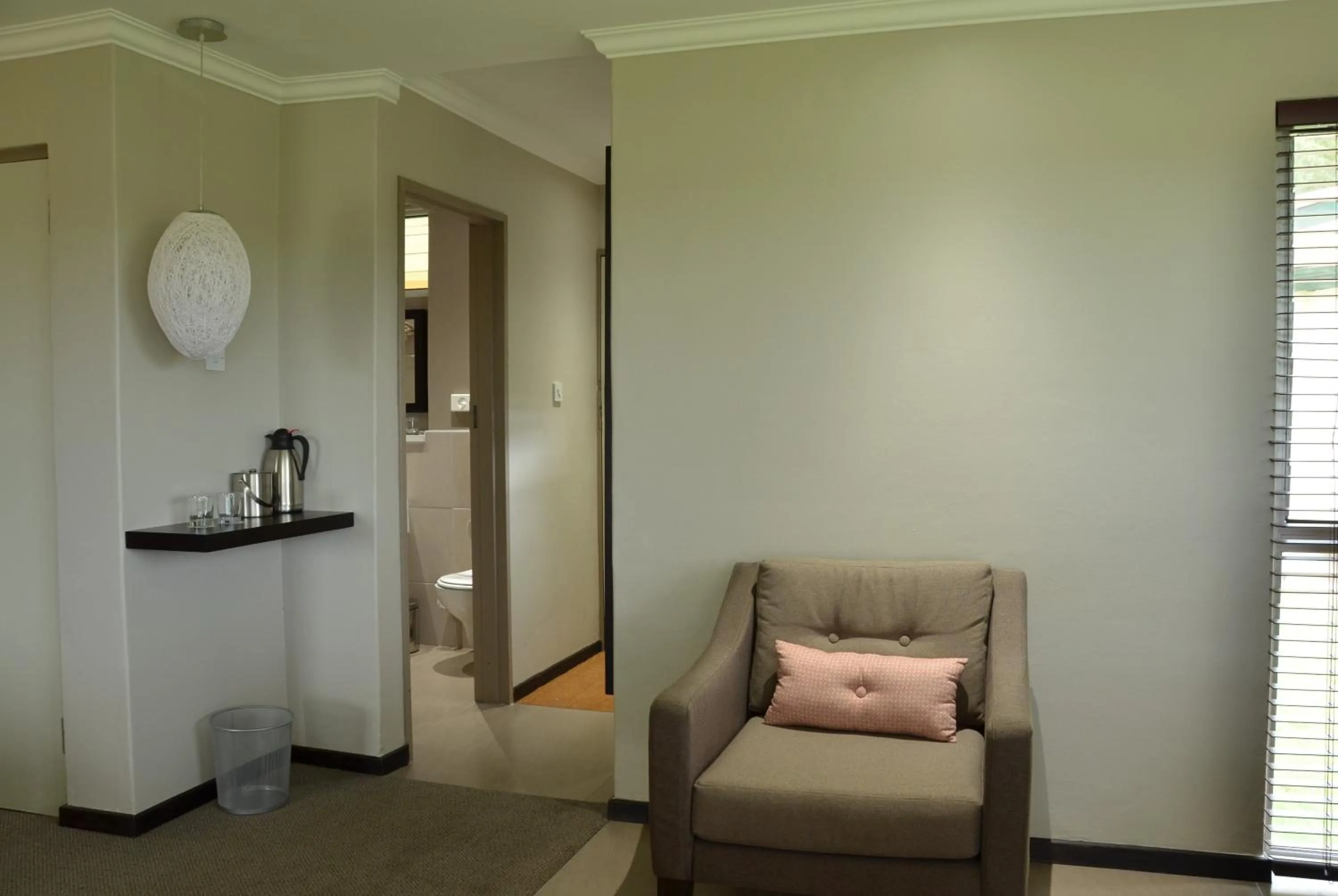 Coffee/tea facilities in Cresta Riley's Hotel