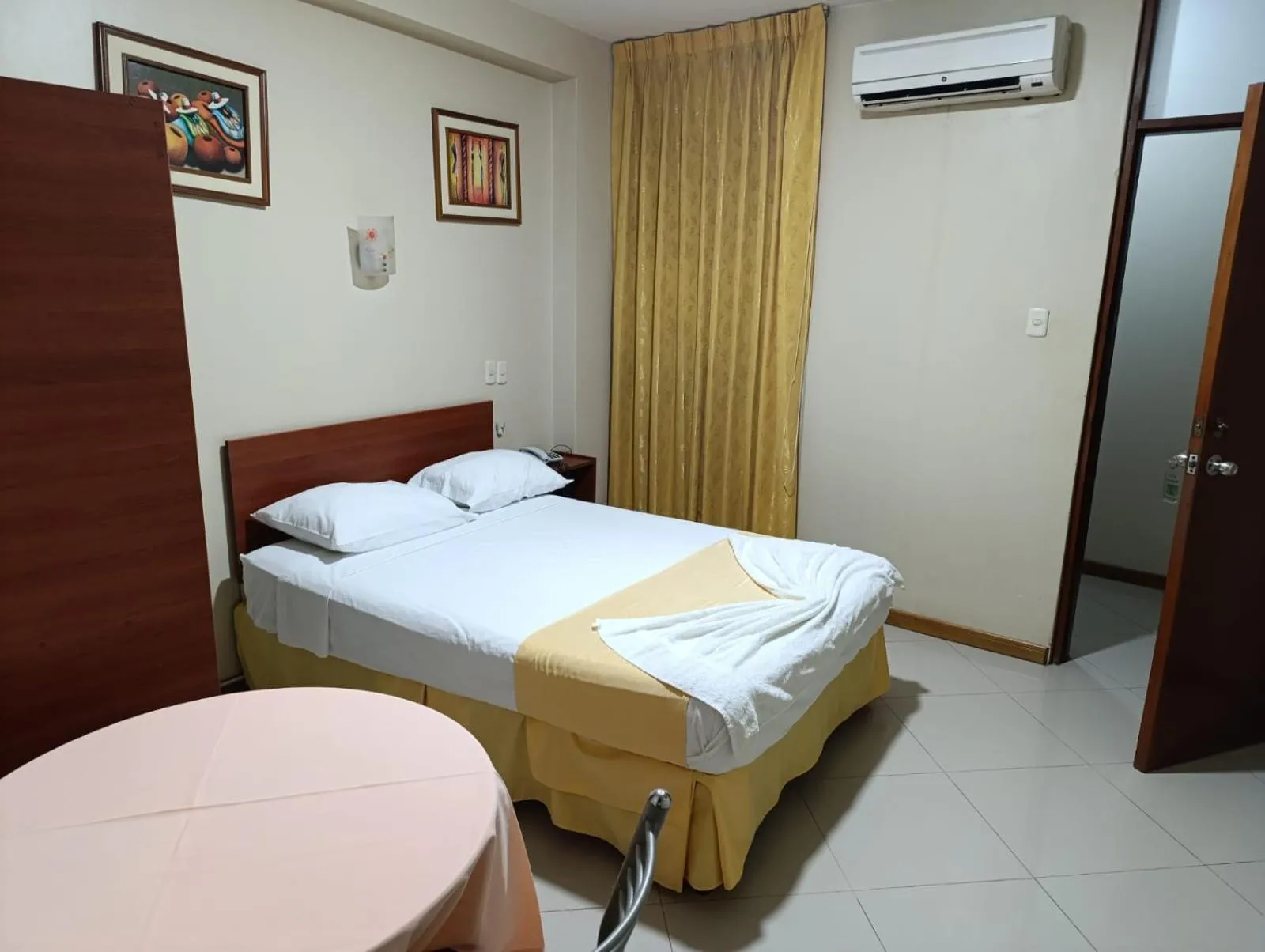 Bed in Hotel Alfredos