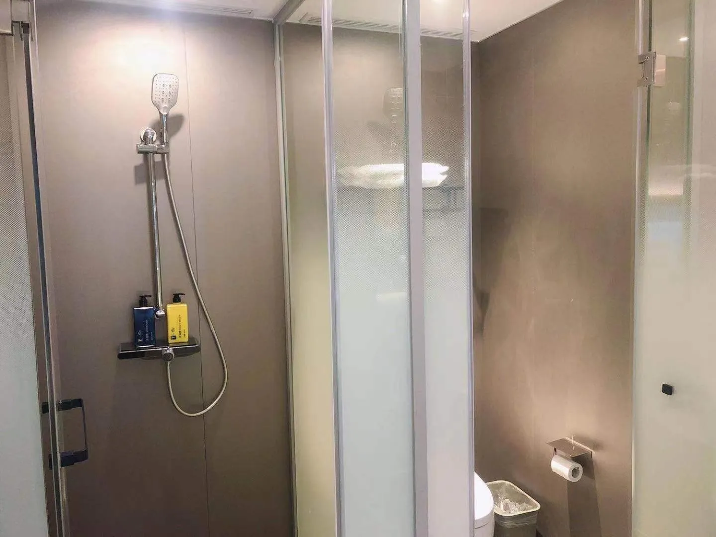 Bathroom in 7Days Inn Shanghai Yichuan Road
