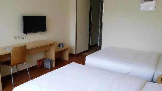 Bed in 7Days Inn Zhengzhou Renmin Road Subway Station Da Shanghai City