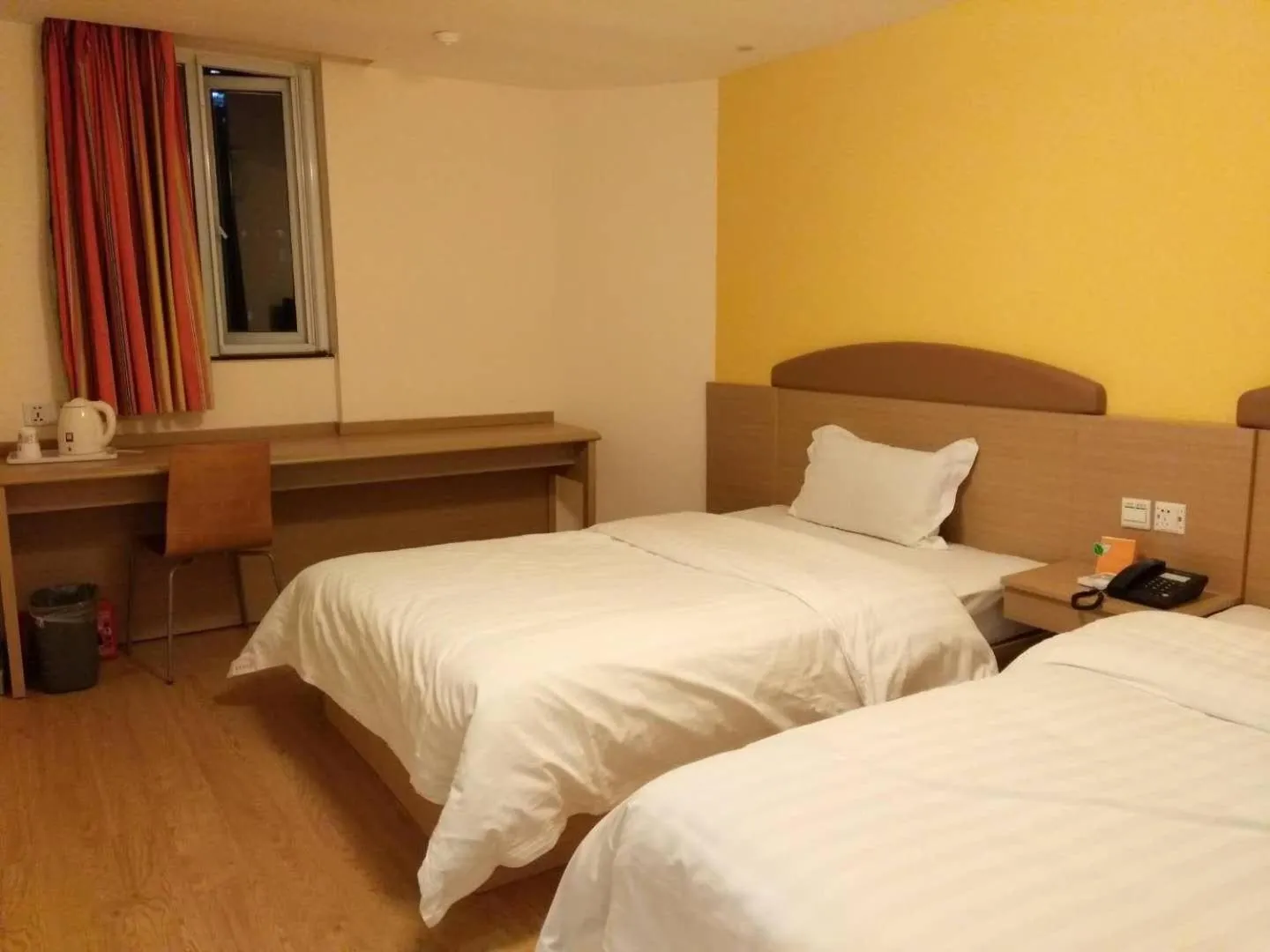 Bed in 7Days Inn WuHan Road JiQing Street