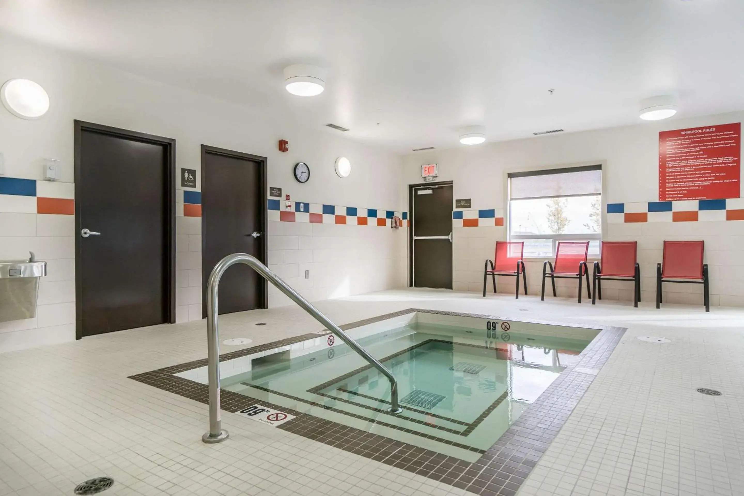 Swimming pool in Comfort Inn & Suites Edmonton International Airport Swimming pool in Comfort Inn & Suites Edmonton International Airport