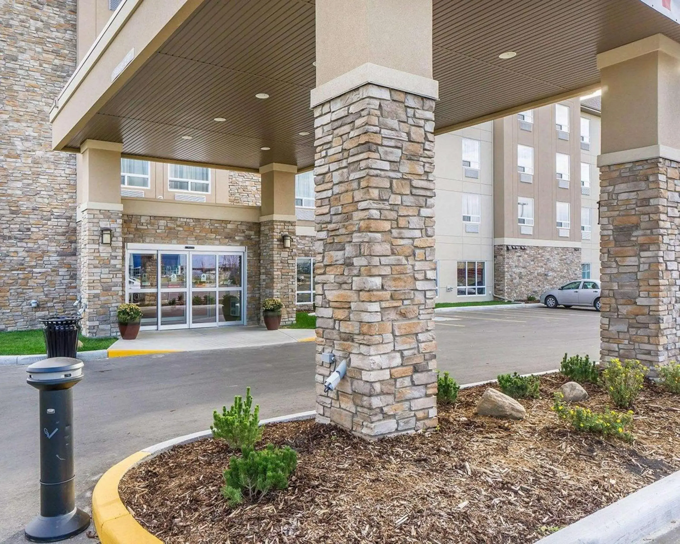 Property building in Comfort Inn & Suites Edmonton International Airport Property building in Comfort Inn & Suites Edmonton International Airport