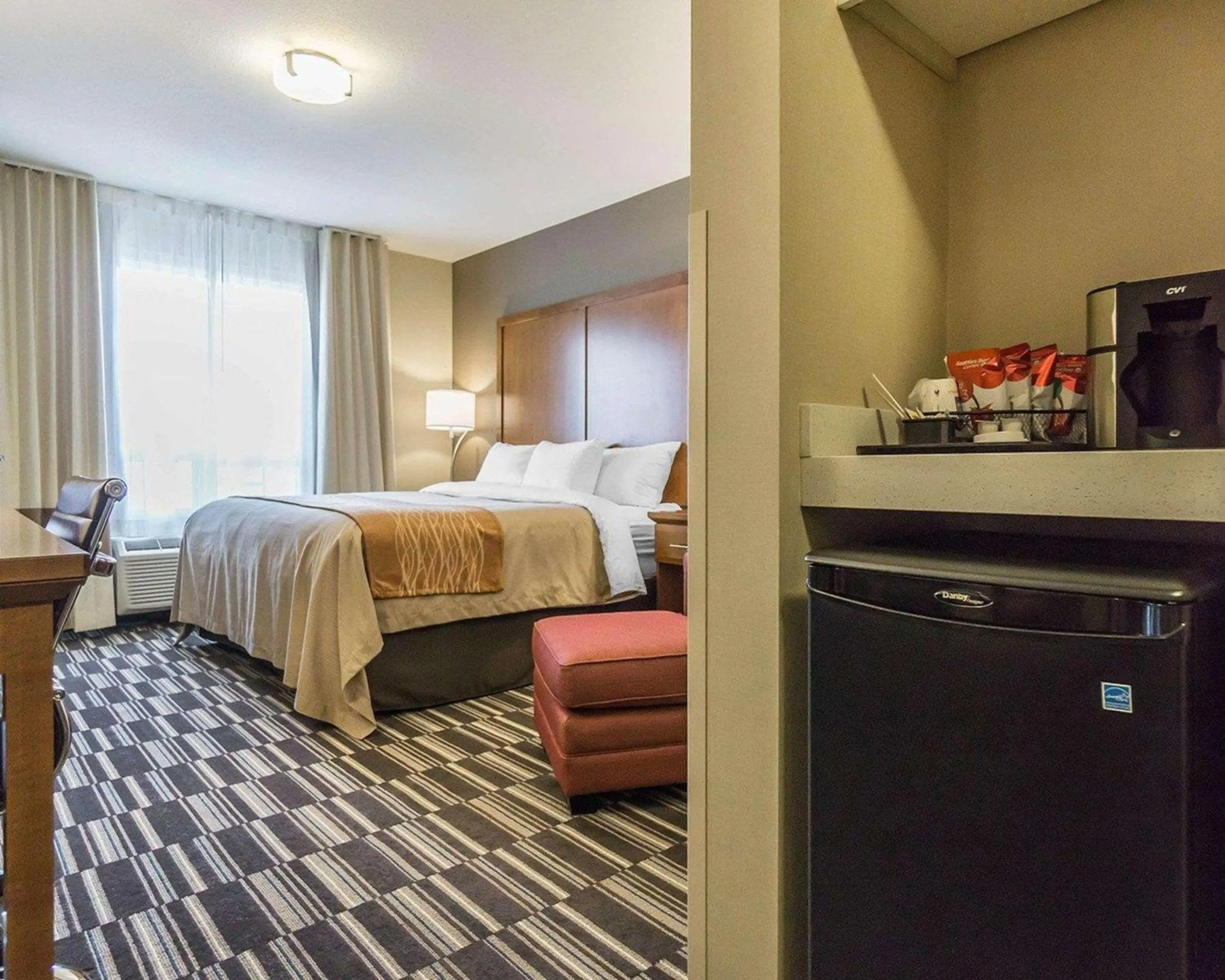 Bedroom, Bed in Comfort Inn & Suites Edmonton International Airport