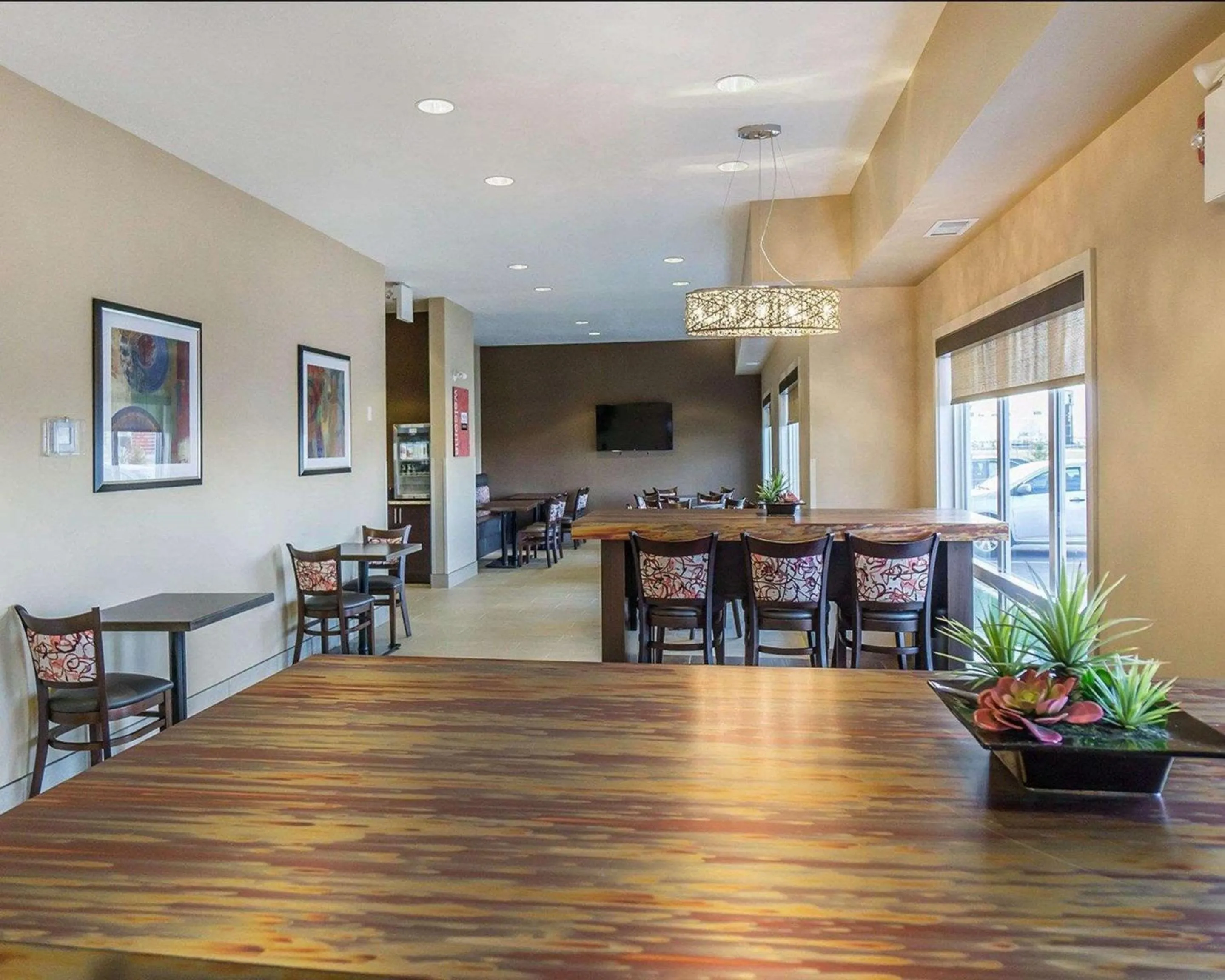 Breakfast in Comfort Inn & Suites Edmonton International Airport