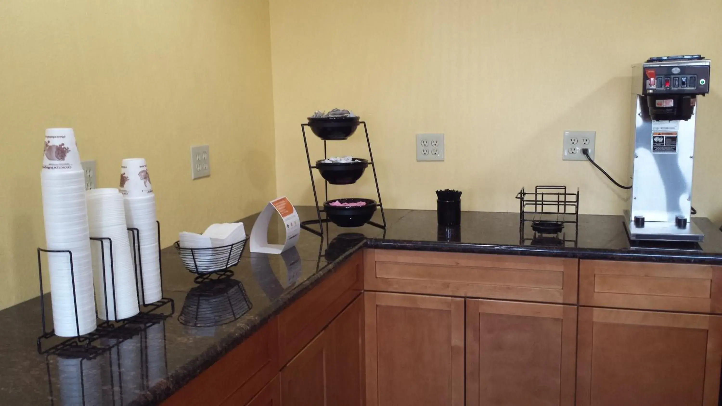 Breakfast in Rodeway Inn Joint Base Andrews Area Breakfast in Rodeway Inn Joint Base Andrews Area