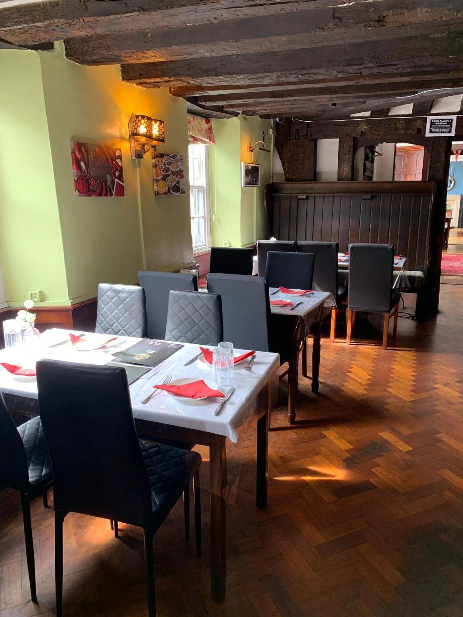 Restaurant/places to eat in The George Hotel
