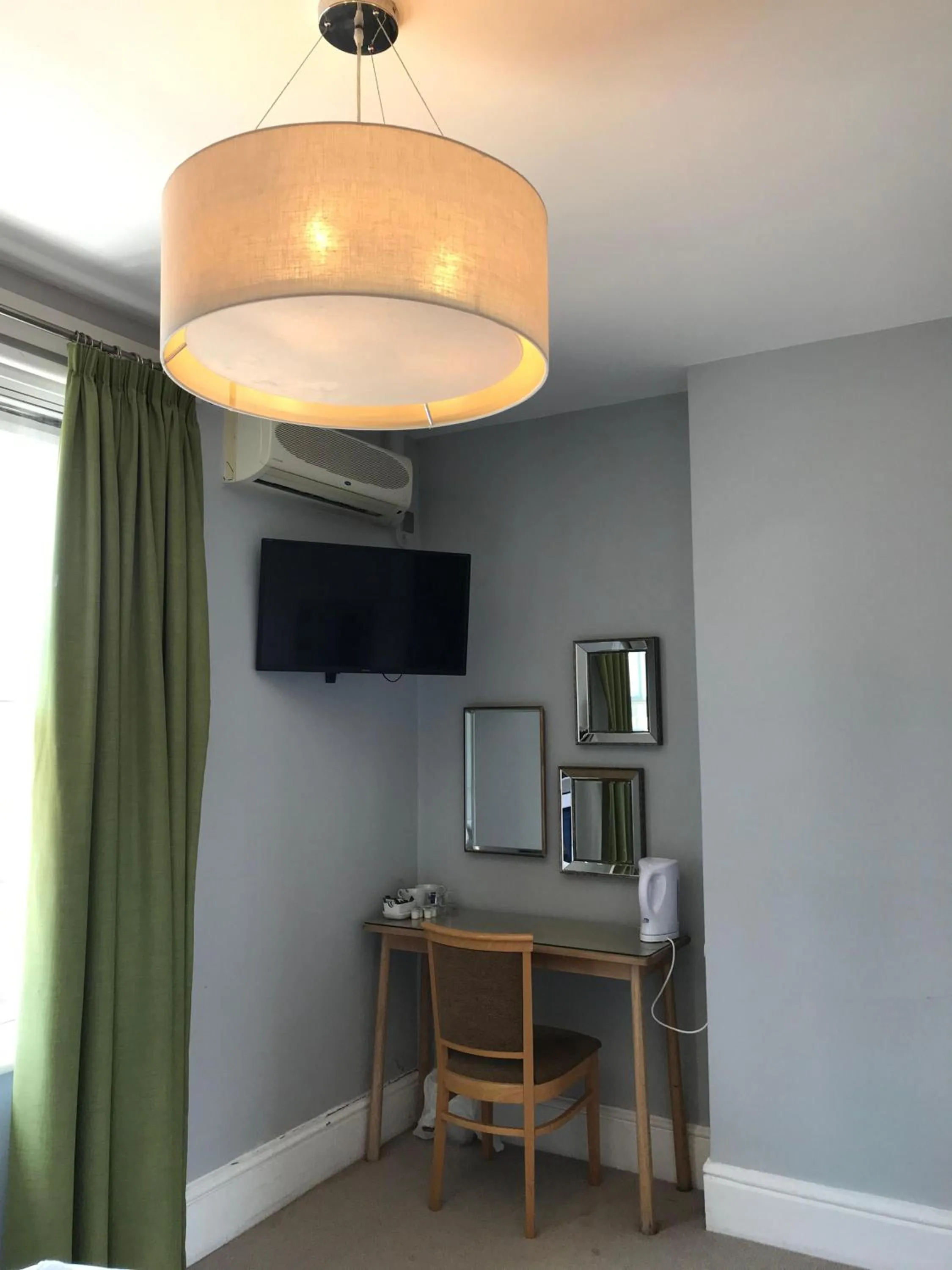 TV and multimedia in The George Hotel