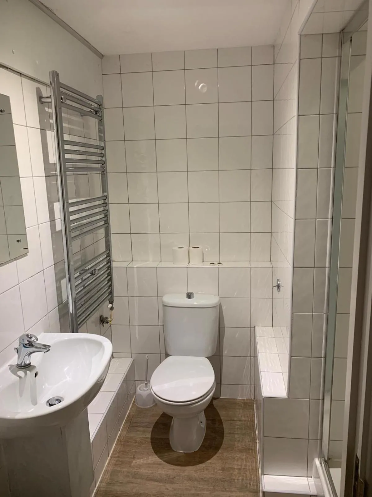 Shower in The George Hotel