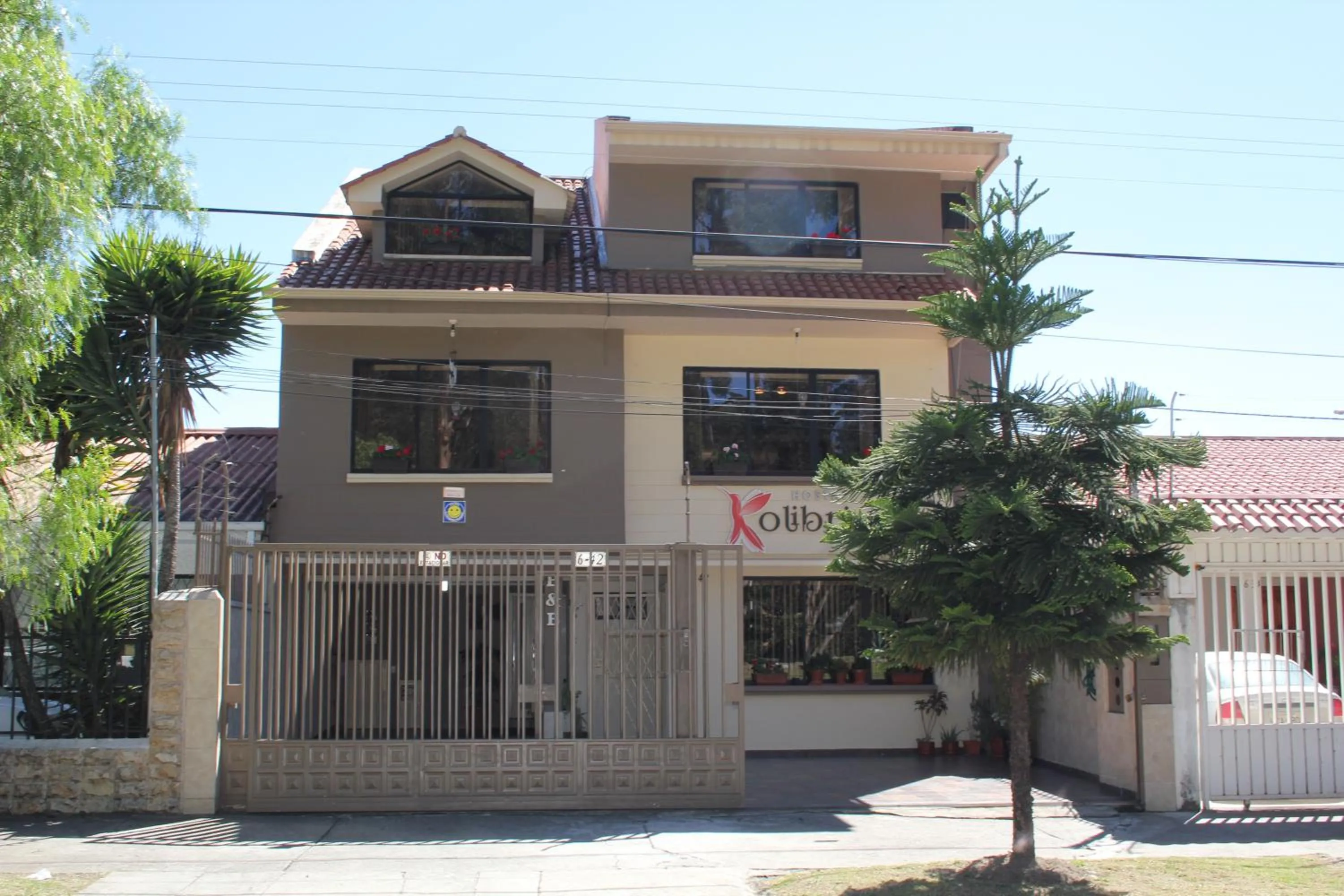 Property building in Hostal Kolibri B&B