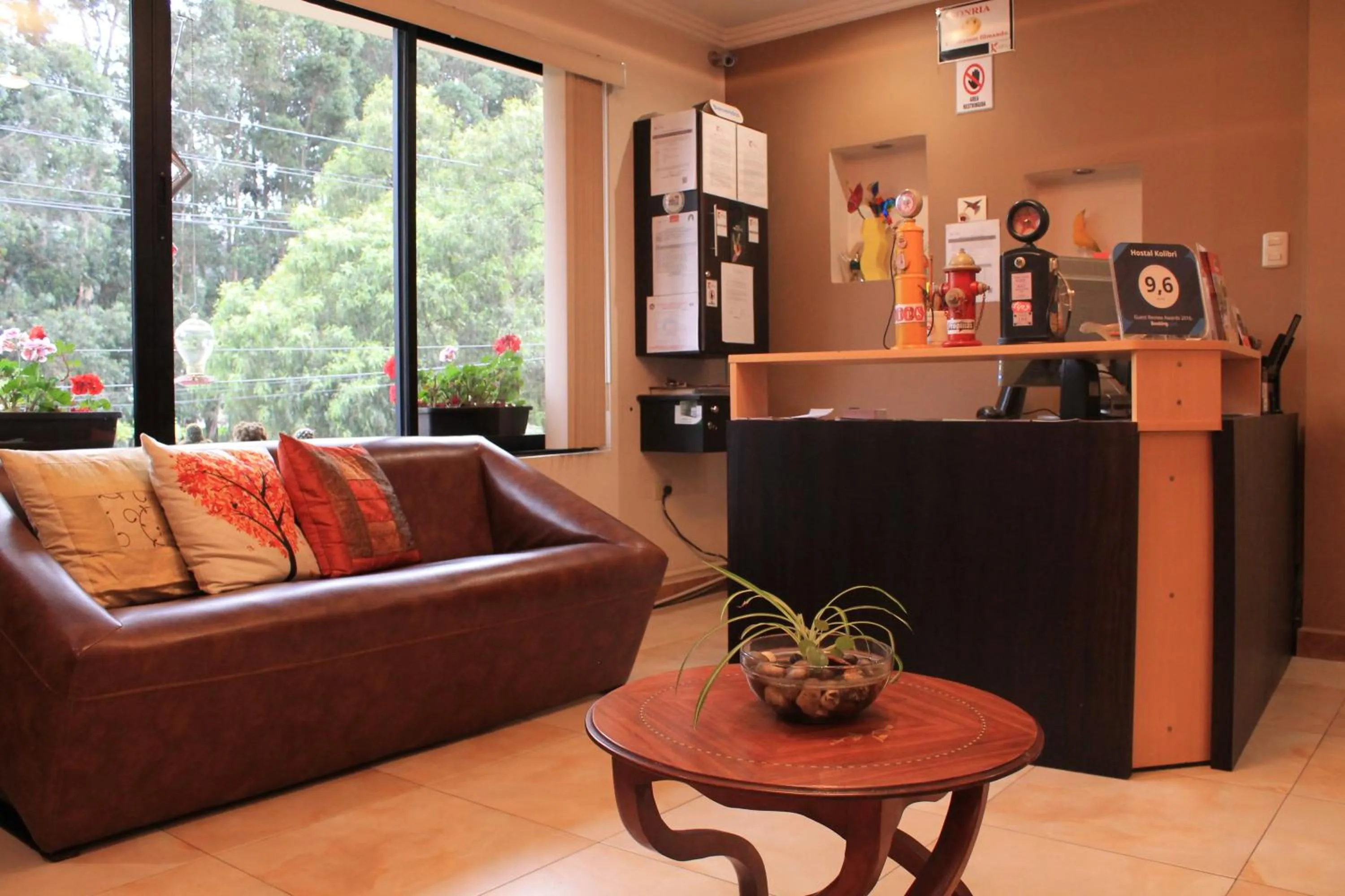 Seating area in Hostal Kolibri B&B