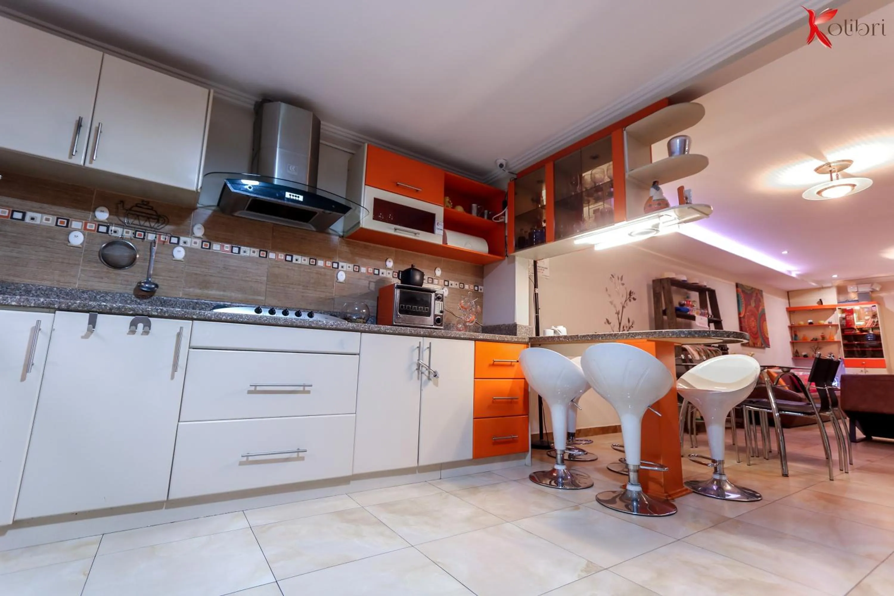 Communal kitchen in Hostal Kolibri B&B