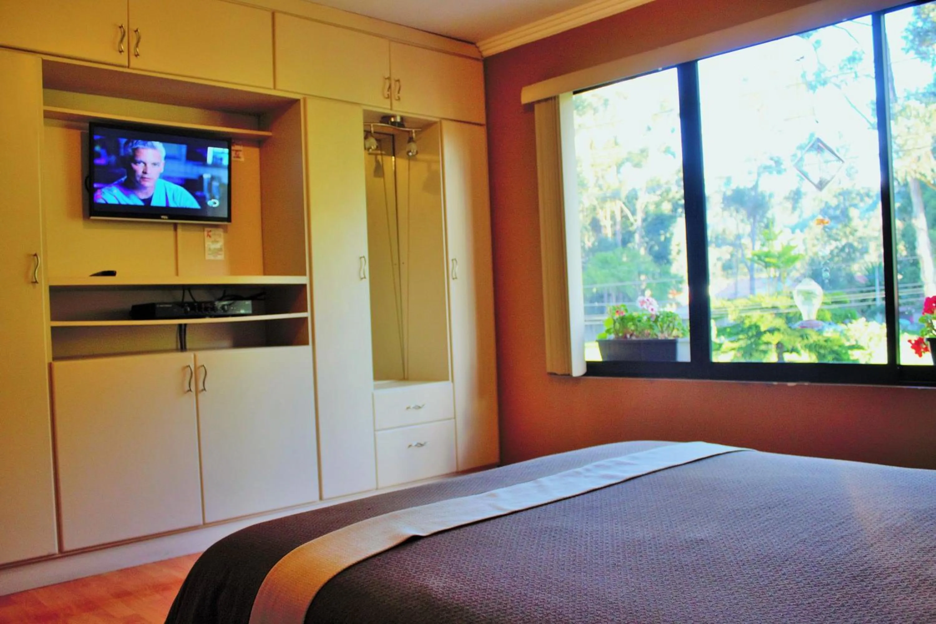 TV and multimedia, Bed in Hostal Kolibri B&B