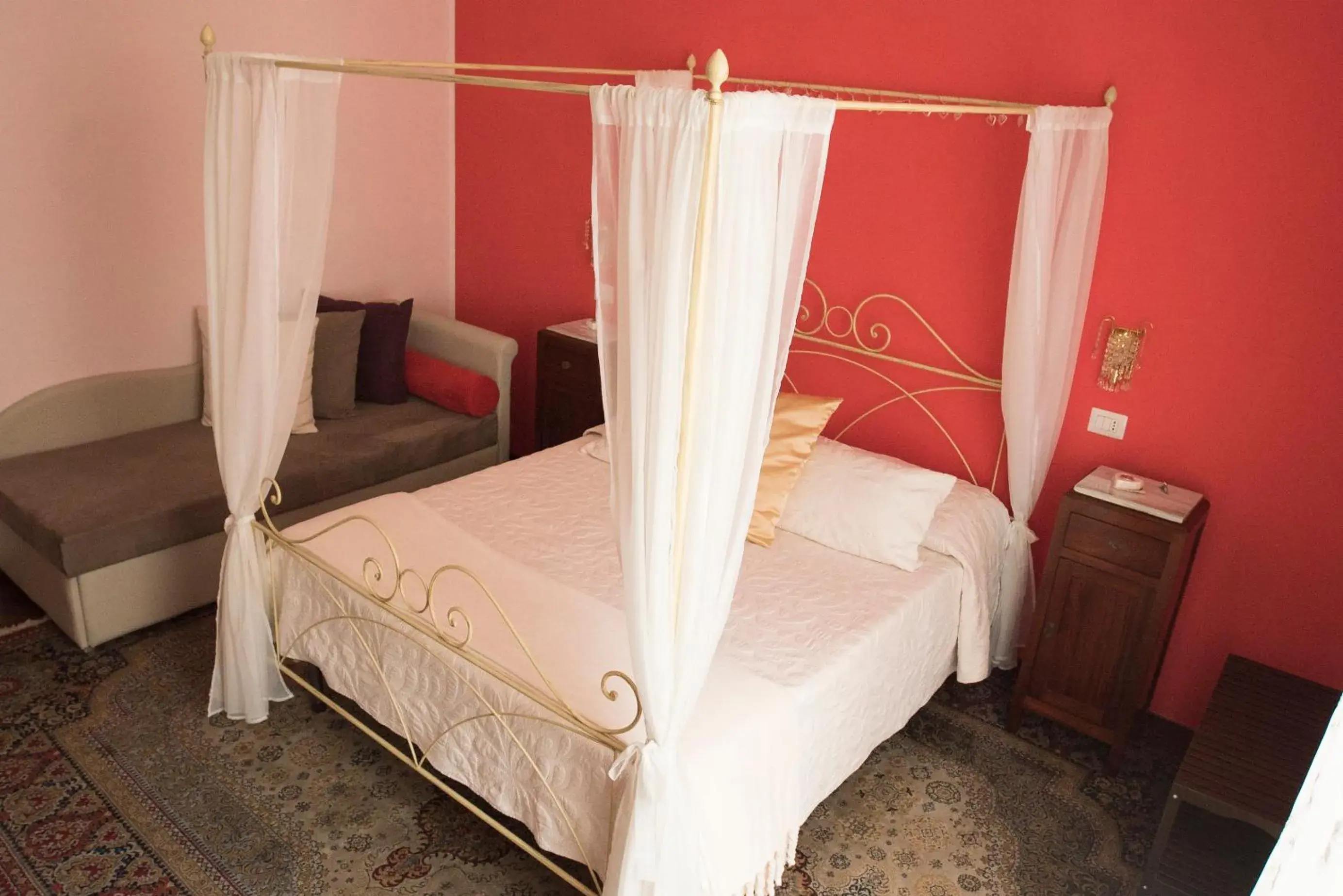 Double Room with Private External Bathroom - single occupancy in B&B Domus Garibaldi Double Room with Private External Bathroom - single occupancy in B&B Domus Garibaldi