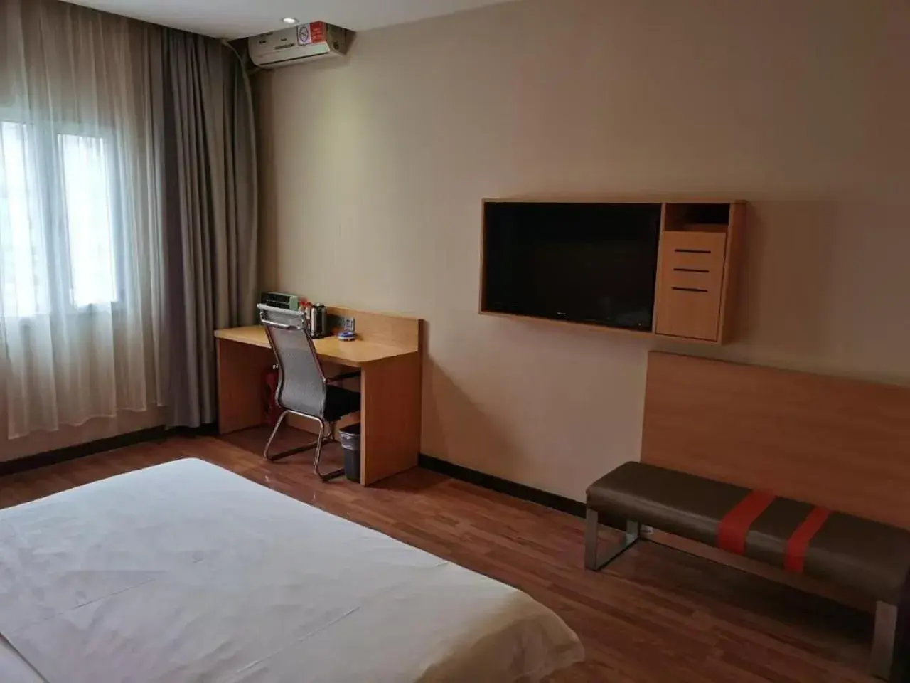 TV and multimedia in 7Days Hotel Premium Xi'an Bell Tower Anyuanmen Metro Station TV and multimedia in 7Days Hotel Premium Xi'an Bell Tower Anyuanmen Metro Station