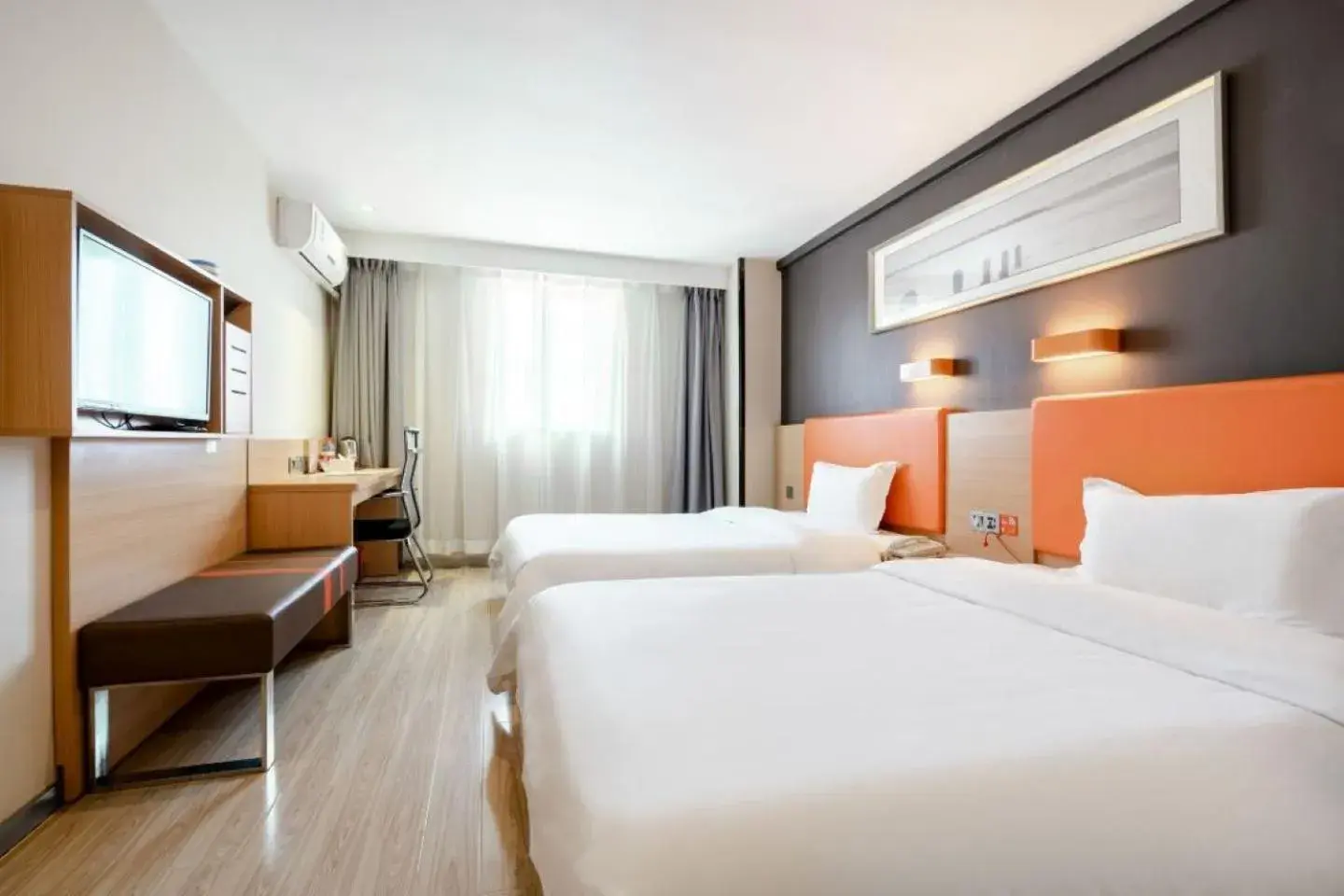 Photo of the whole room, Bed in 7Days Hotel Premium Xi'an Bell Tower Anyuanmen Metro Station Photo of the whole room, Bed in 7Days Hotel Premium Xi'an Bell Tower Anyuanmen Metro Station