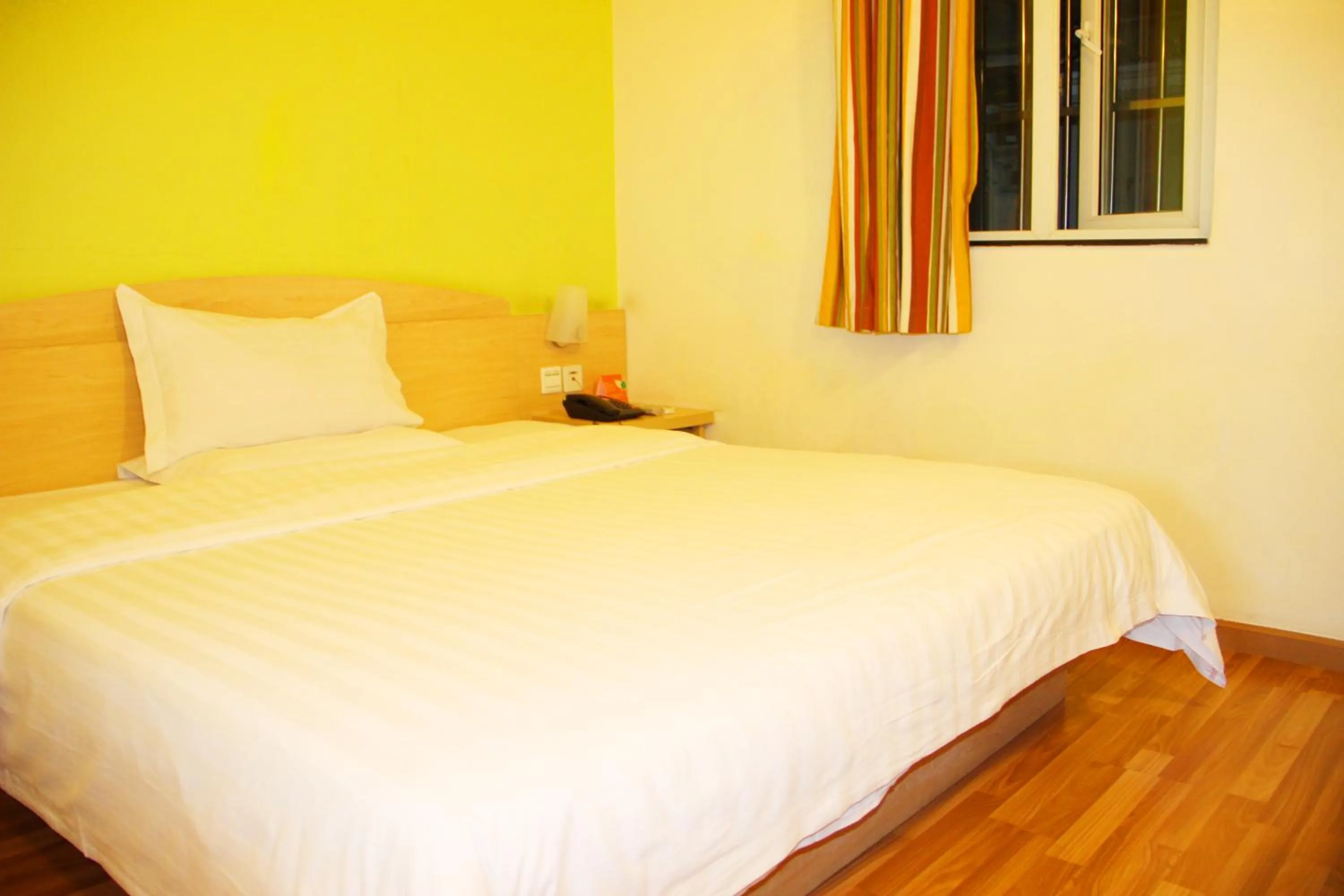 Bed in 7Days Inn Wuchang Railway Station