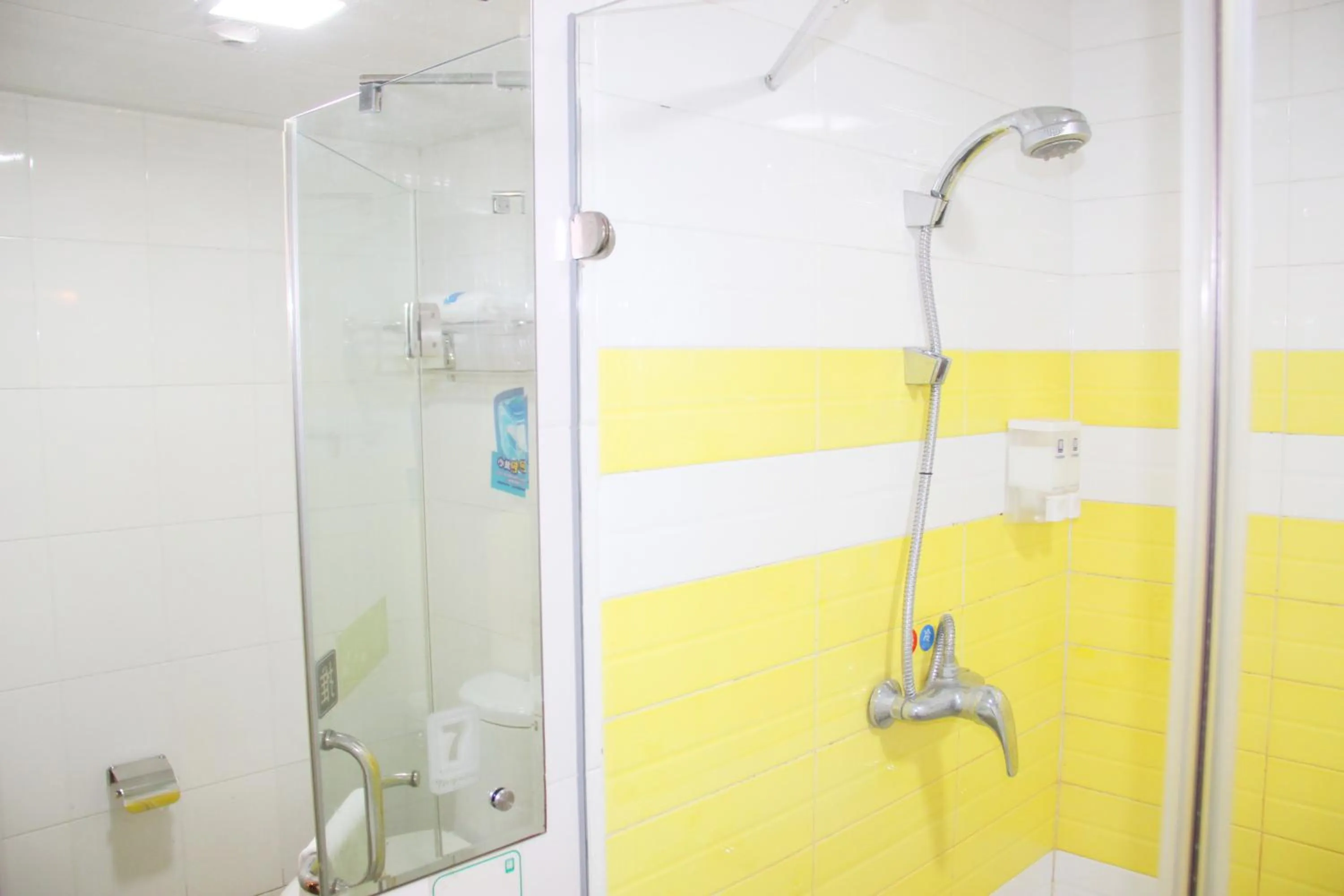 Shower in 7Days Inn Wuchang Railway Station