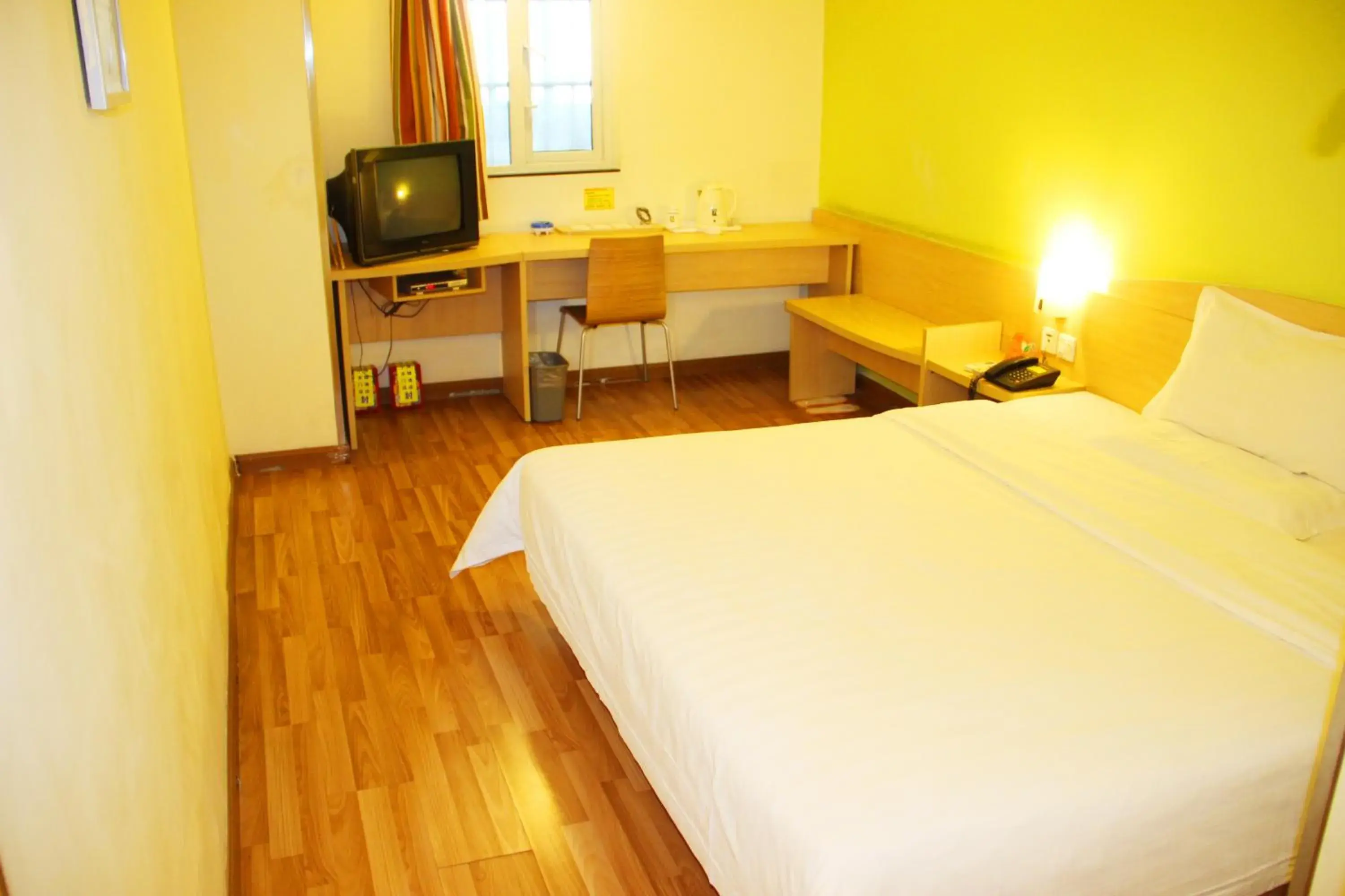 Bed in 7Days Inn Wuchang Railway Station Bed in 7Days Inn Wuchang Railway Station