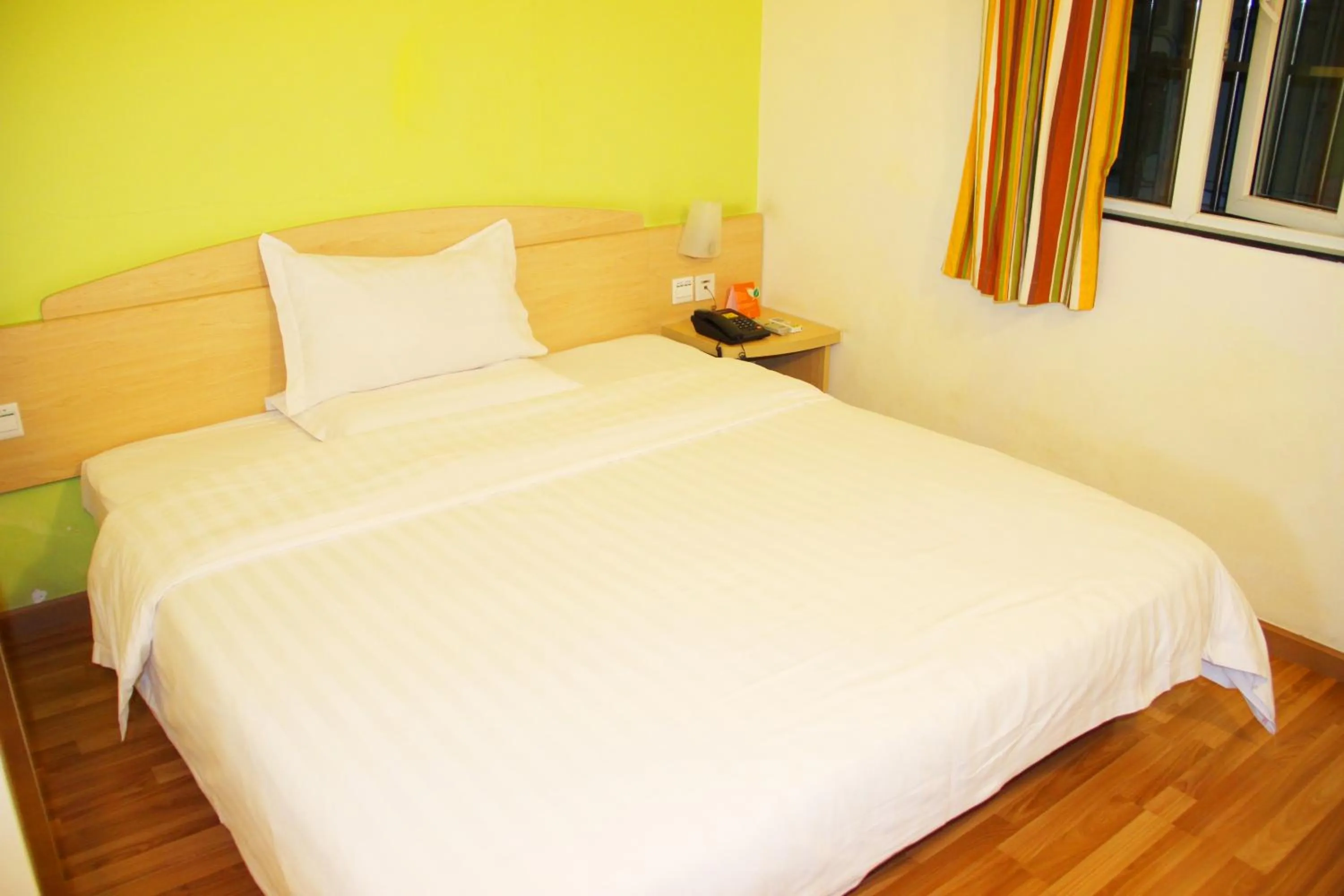 Bed in 7Days Inn Wuchang Railway Station