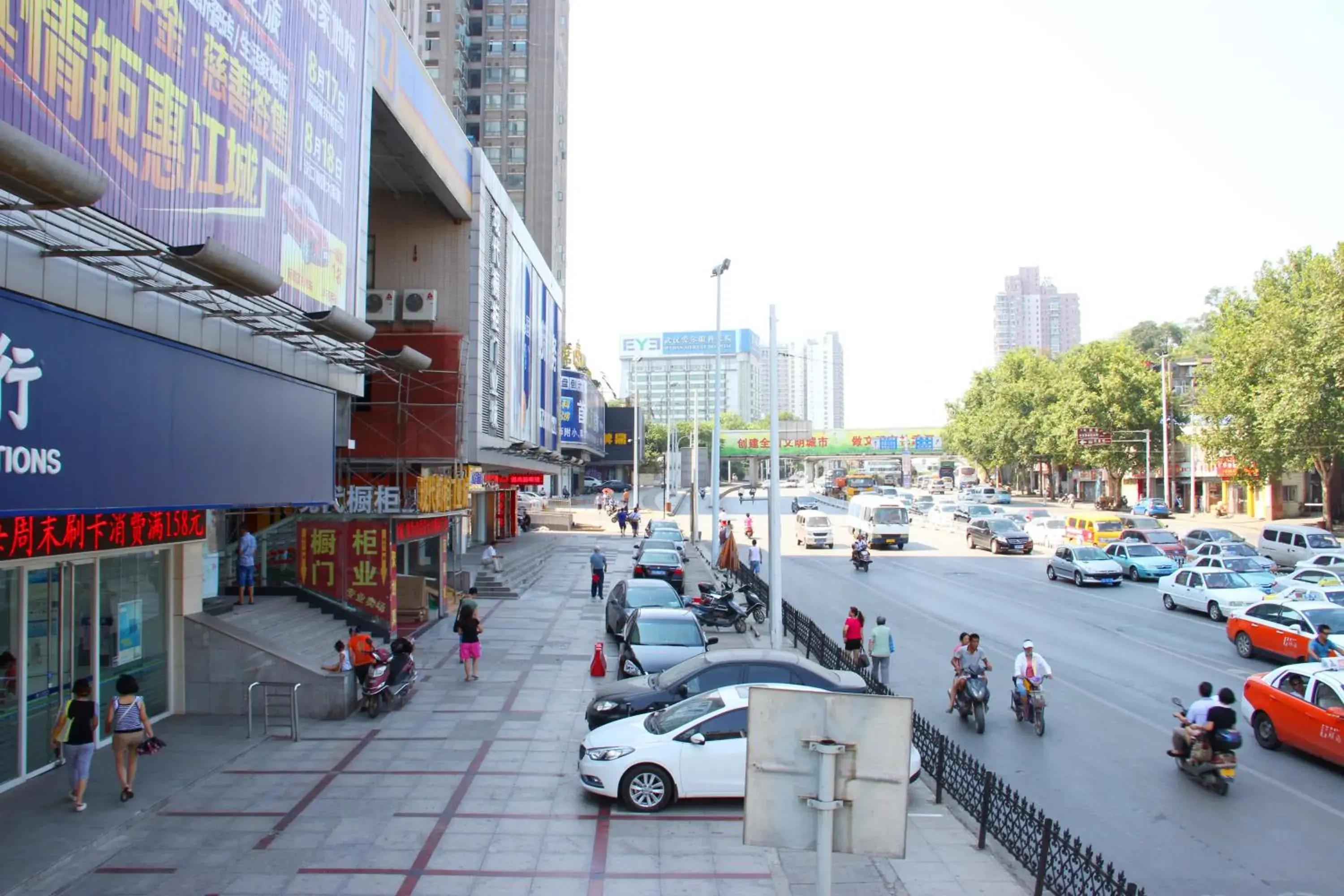 Property building in 7Days Inn Wuchang Railway Station Property building in 7Days Inn Wuchang Railway Station