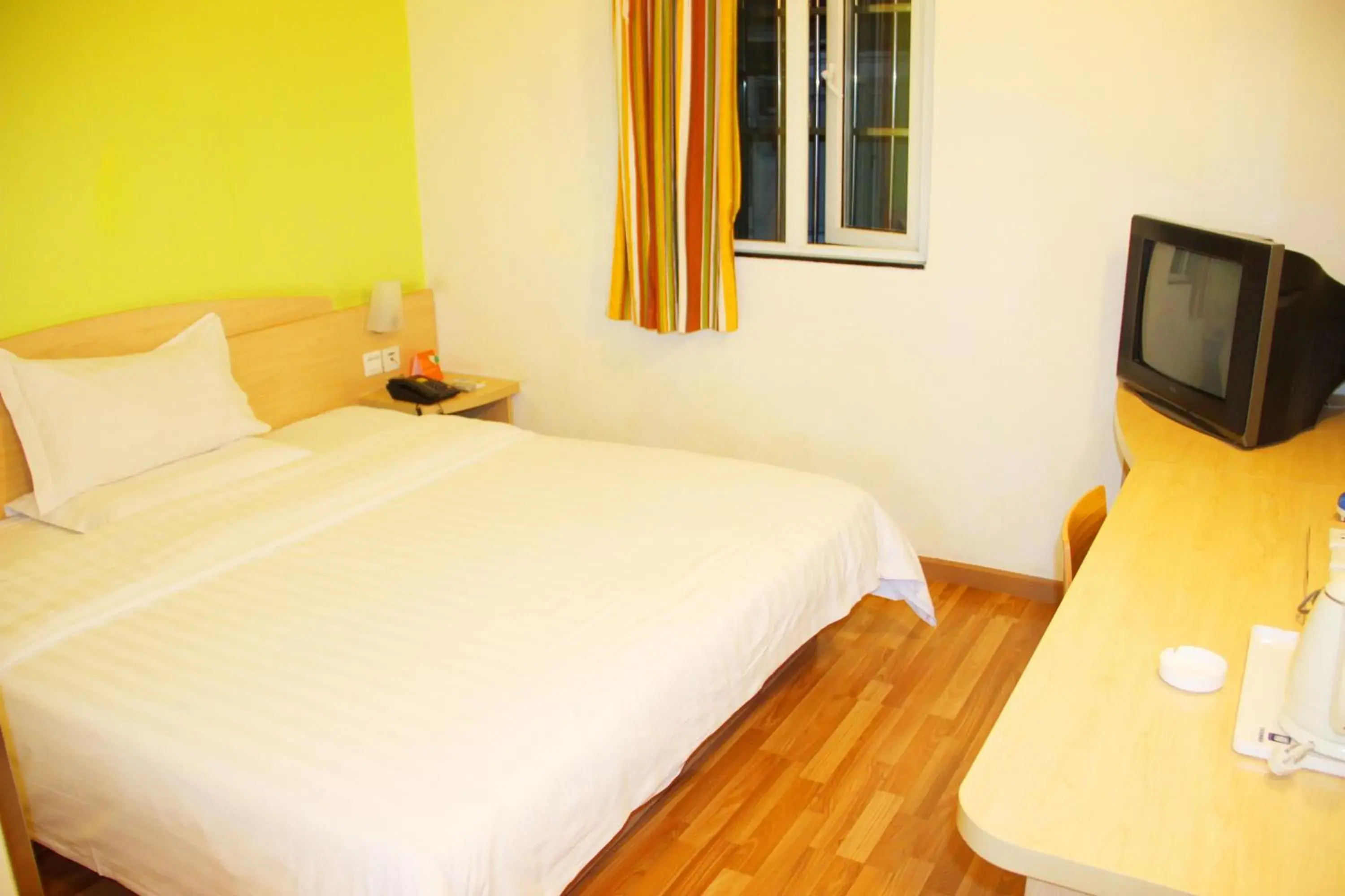 Bed in 7Days Inn Wuchang Railway Station Bed in 7Days Inn Wuchang Railway Station