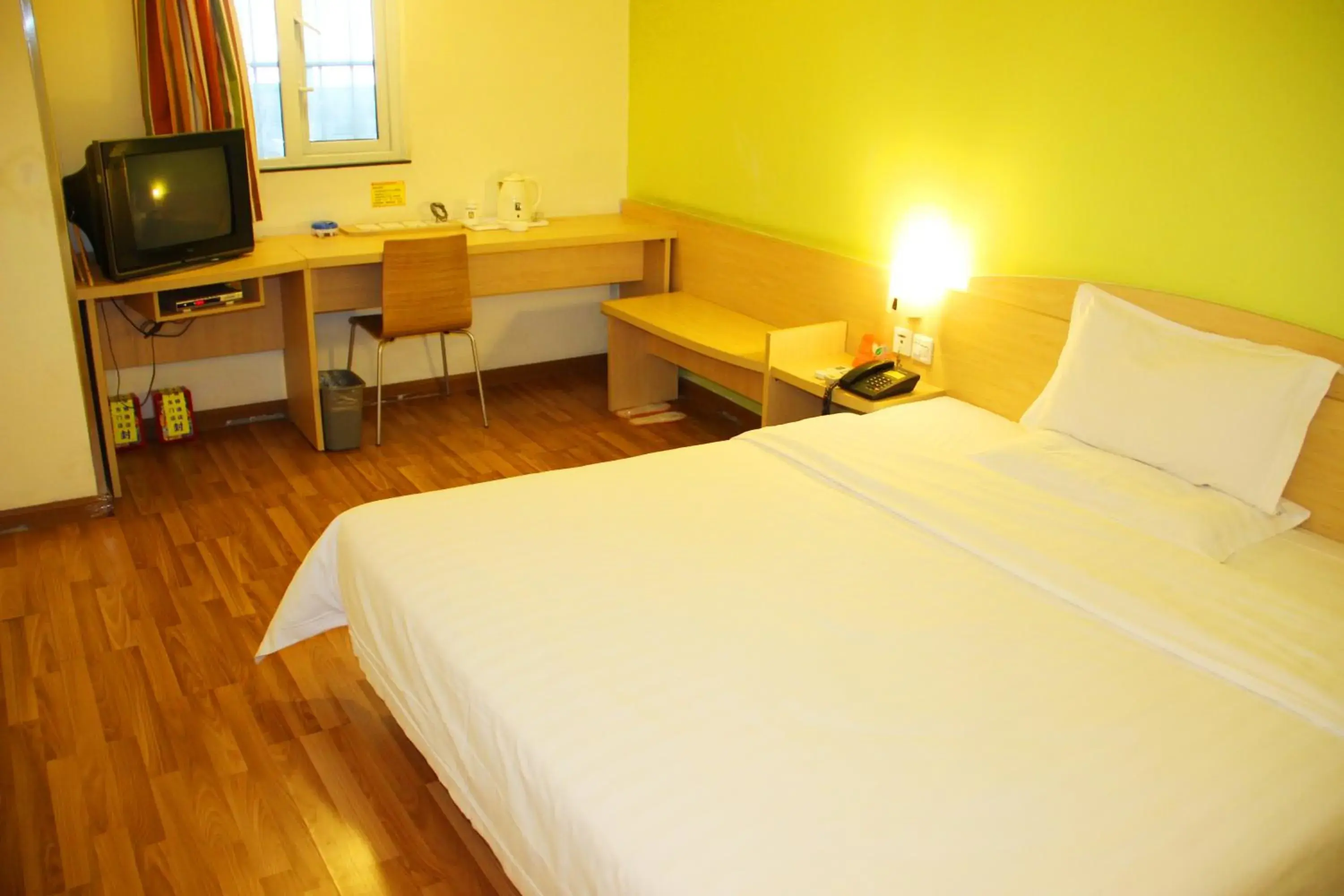 Day, Bed in 7Days Inn Wuchang Railway Station Day, Bed in 7Days Inn Wuchang Railway Station