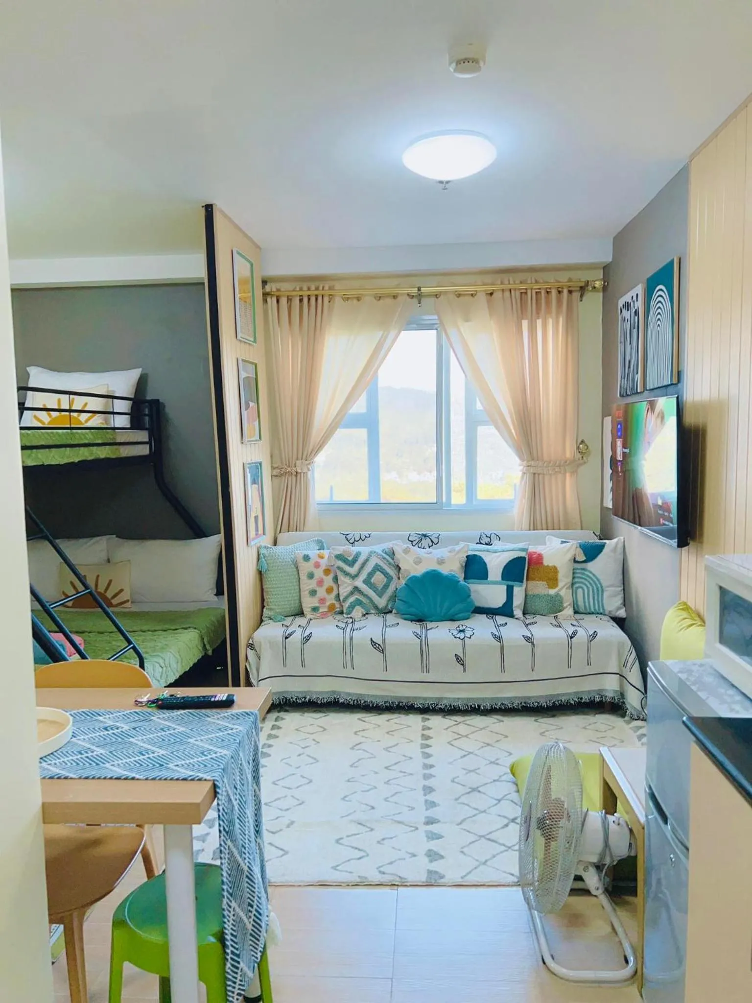 Studio - Sleeps 5 - Parking - Wifi