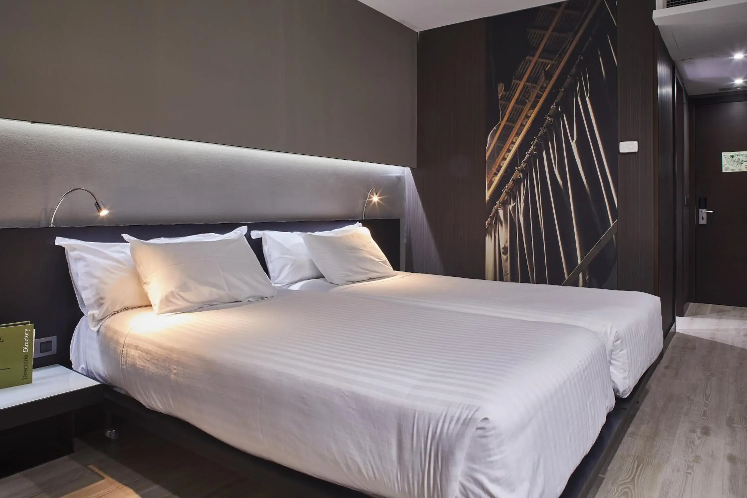 Photo of the whole room, Bed in Silken Gran Teatro Photo of the whole room, Bed in Silken Gran Teatro