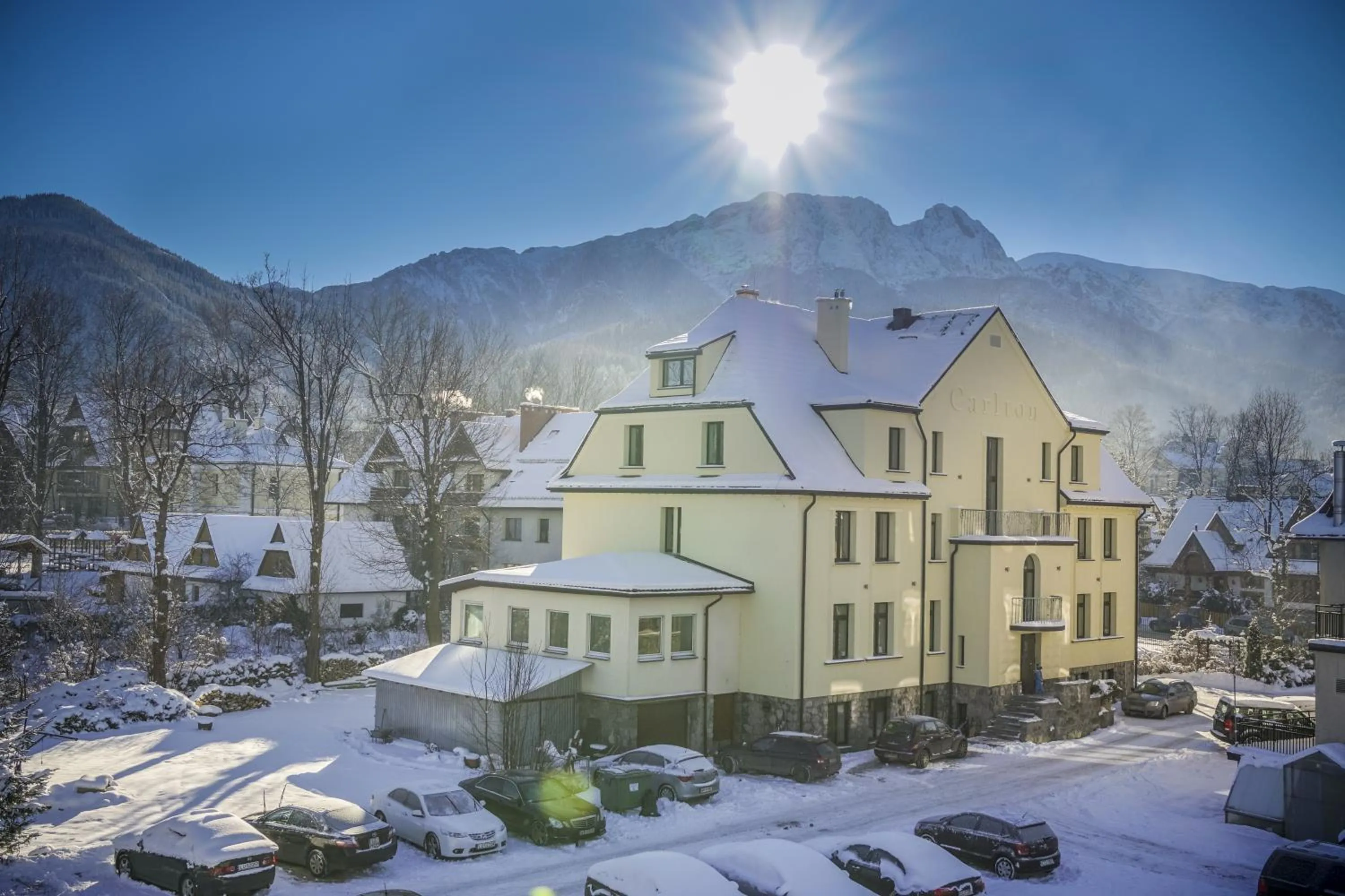 Facade/entrance in Willa Carlton