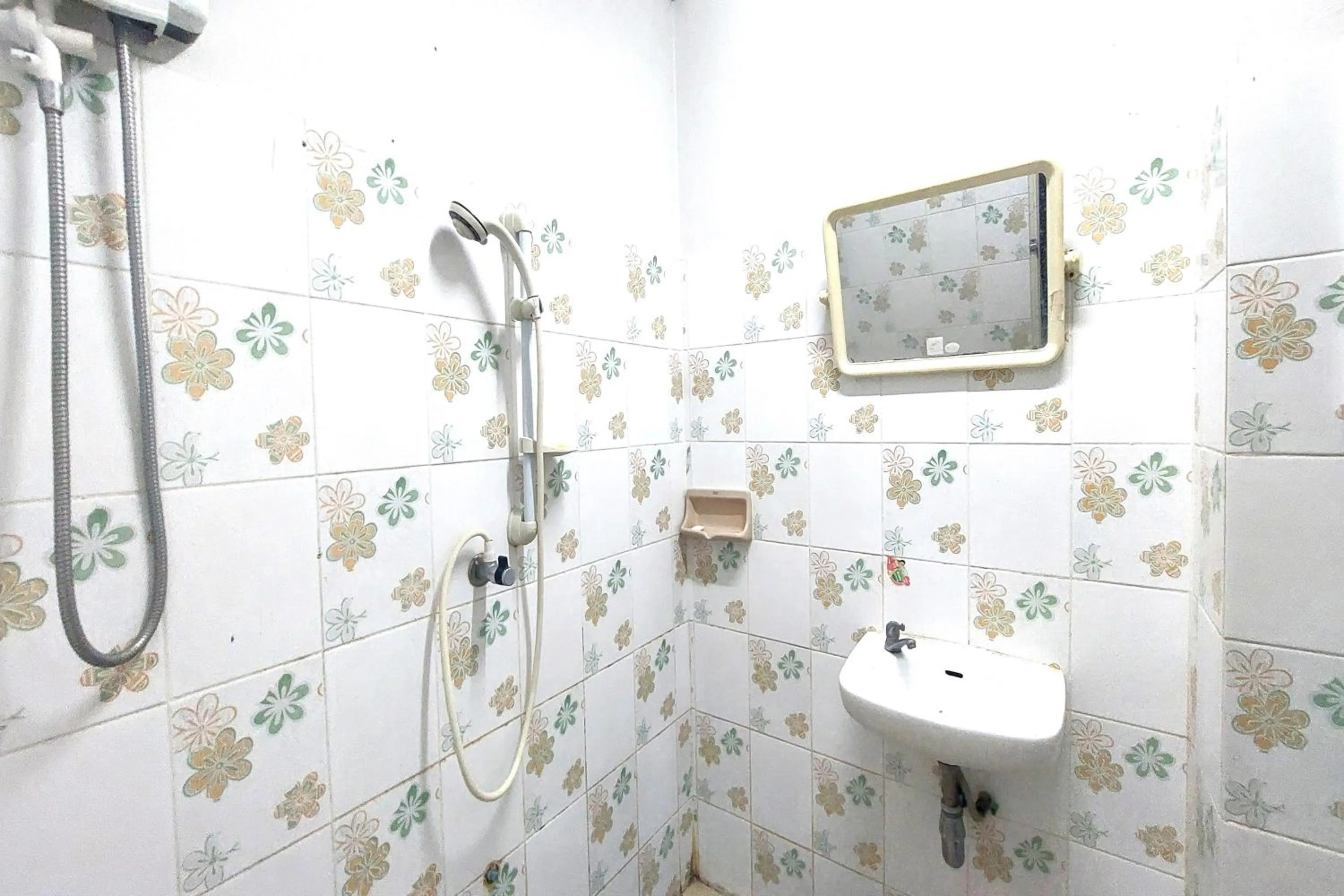 Bathroom in Sukhum Sukhumvit-Onnut Guest House