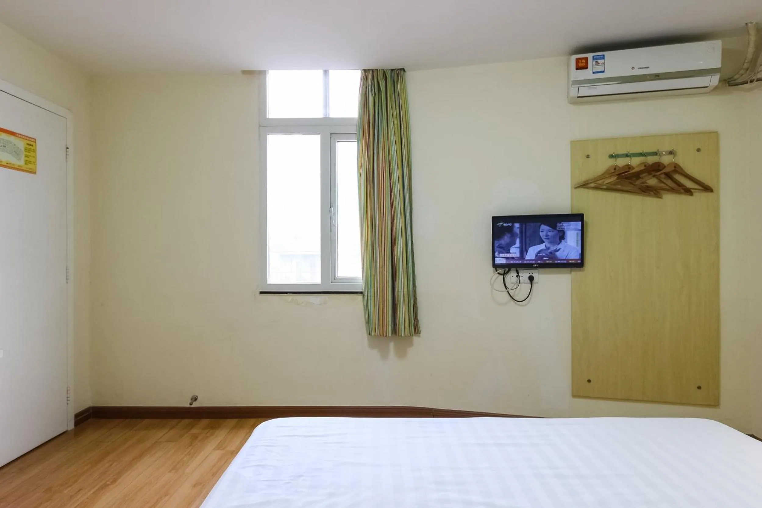 Day, Bed in 7Days Inn Guangzhou Meihuayuan Metro Station