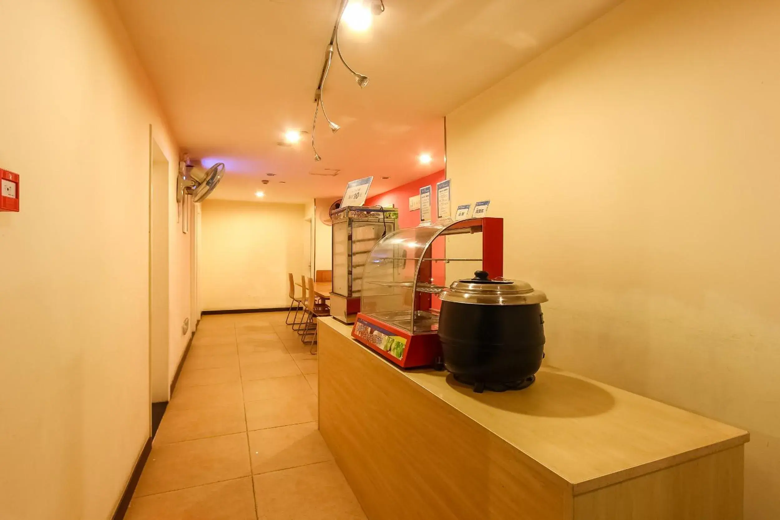 Restaurant/places to eat in 7Days Inn Guangzhou Meihuayuan Metro Station Restaurant/places to eat in 7Days Inn Guangzhou Meihuayuan Metro Station