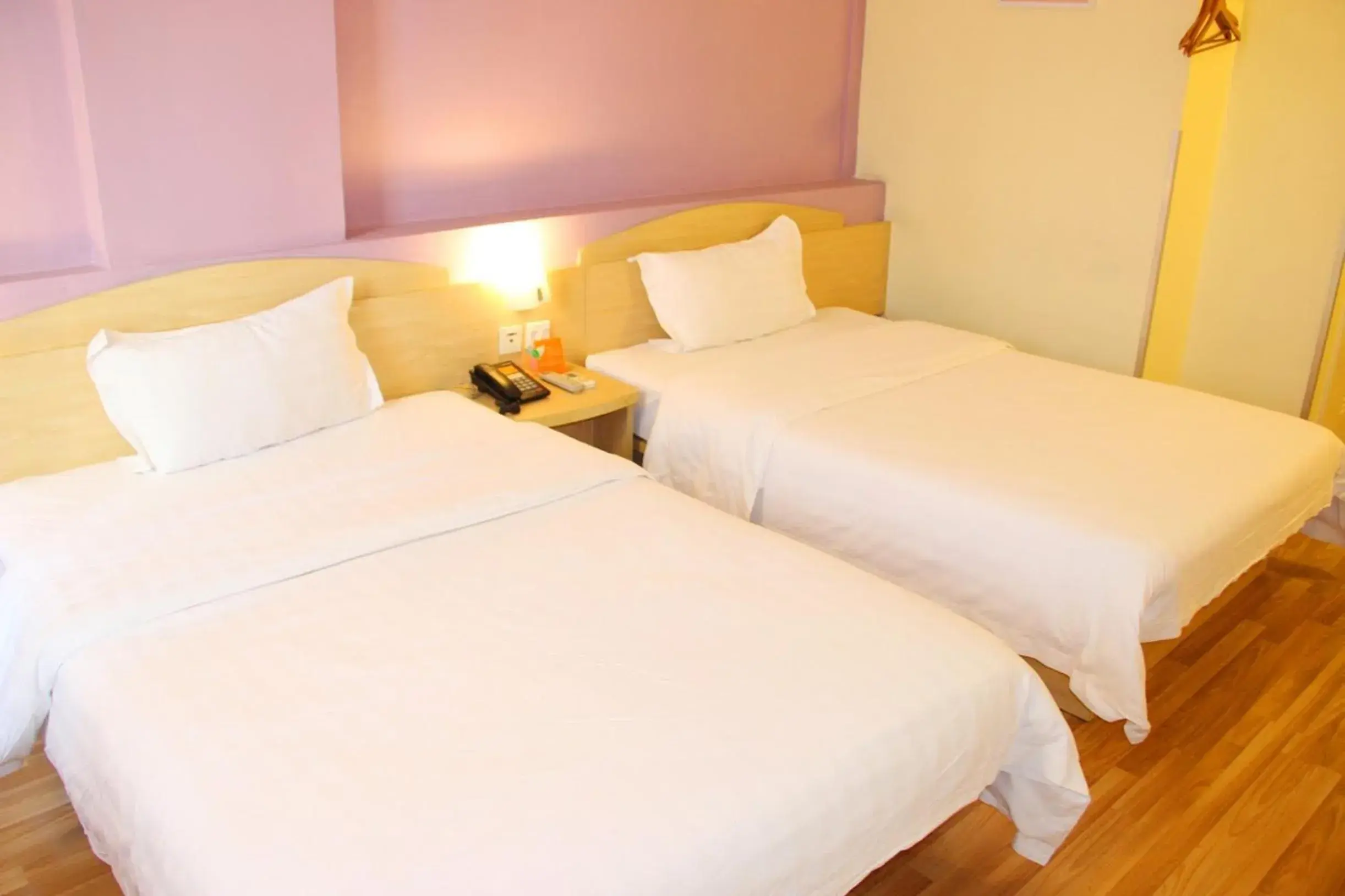 Bedroom, Bed in 7Days Inn Chongqing Wanzhou District Gaosun Pond Chongbai Bedroom, Bed in 7Days Inn Chongqing Wanzhou District Gaosun Pond Chongbai