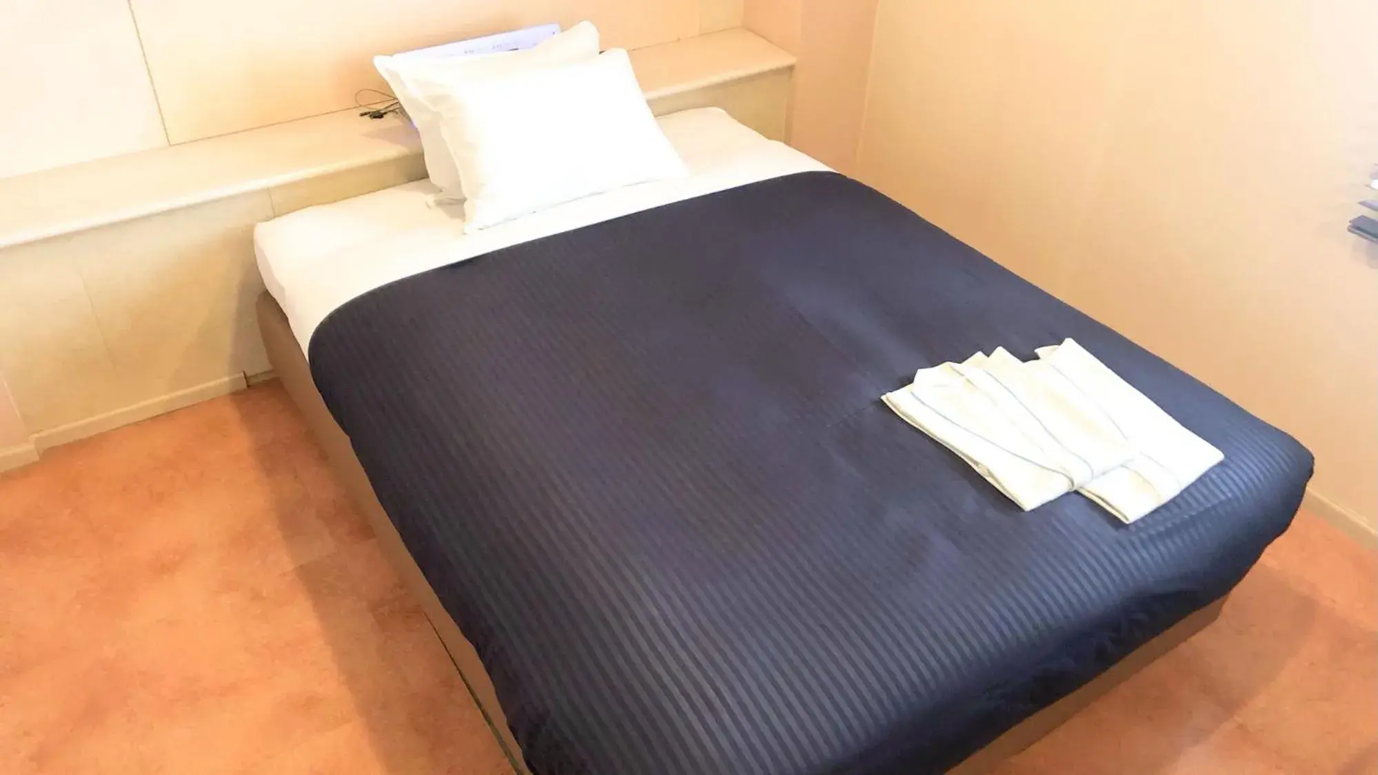 Double Room - single occupancy - Non-Smoking in Hotel Livemax Kuroishi Double Room - single occupancy - Non-Smoking in Hotel Livemax Kuroishi